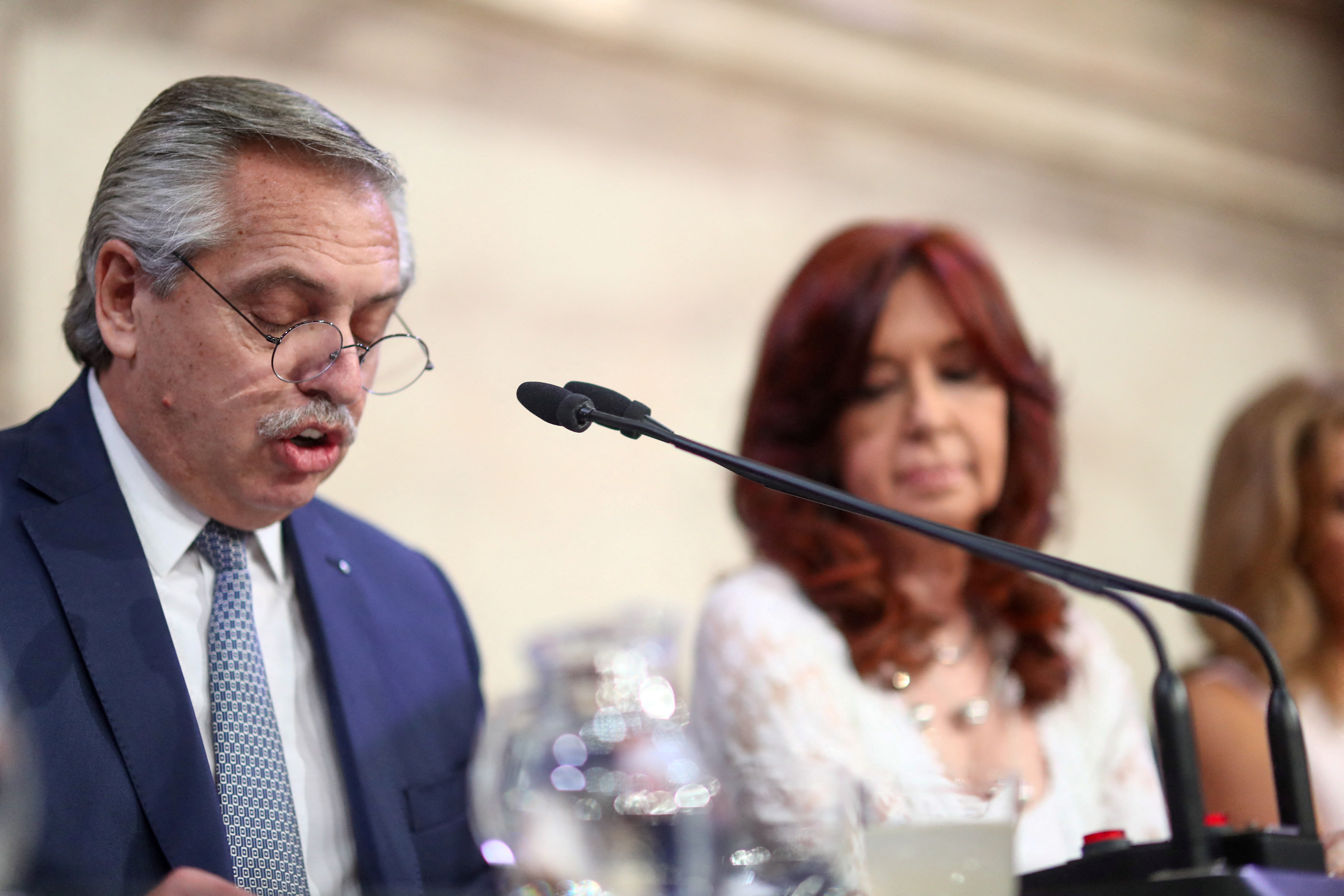 Alberto Fernandez y Cristina Fernandez de Kirchner durante la apertura de la Asamblea Legislativa