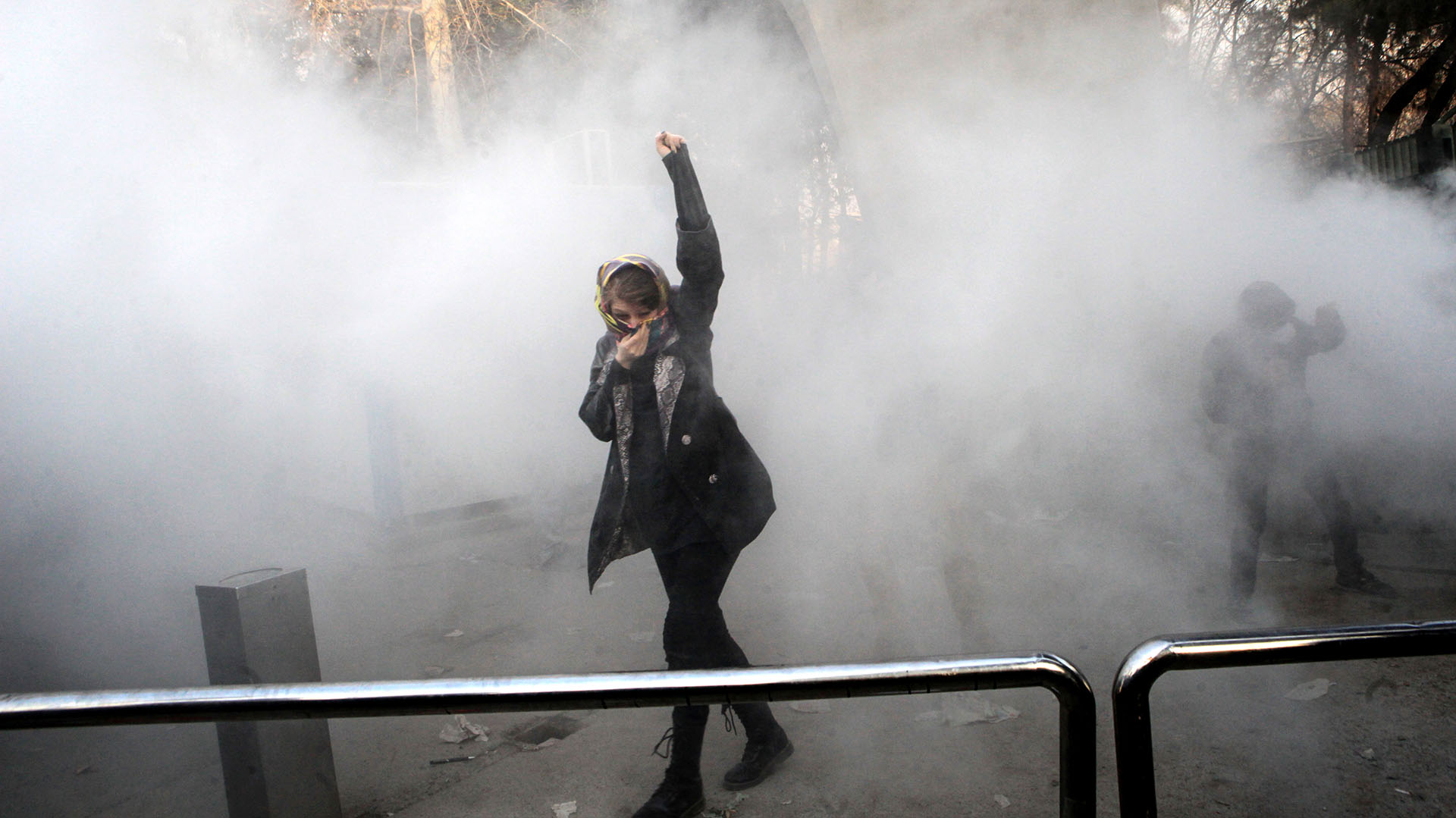 Represión en Irán: denuncian que las fuerzas de seguridad apuntan a los ojos de los manifestantes para cegarlos
