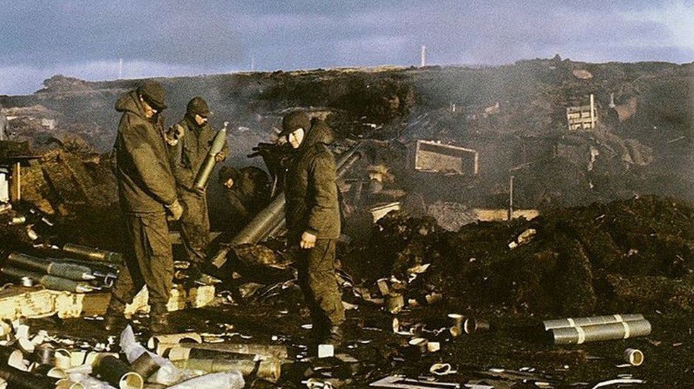 Artillería argentina durante la guerra de las Malvinas en 1982