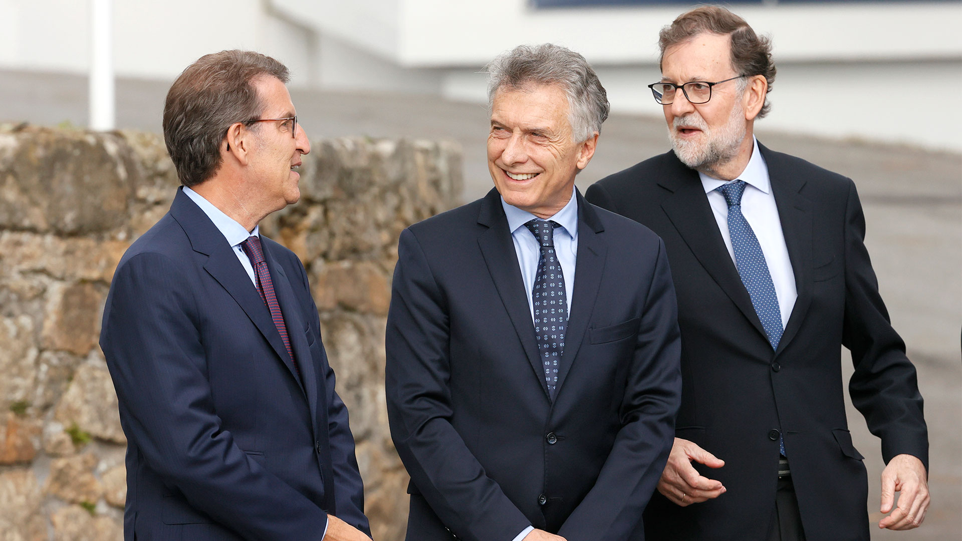 Macri y Rajoy junto al presidente del PP, Alberto Núñez Feijóo