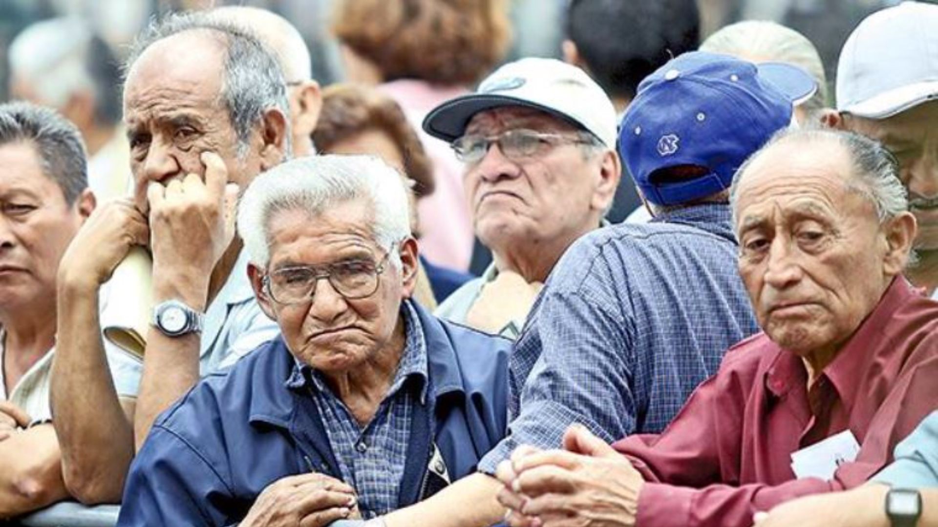 Los colombianos entre los que menos pueden disfrutar su jubilación, según informe de la OCDE
