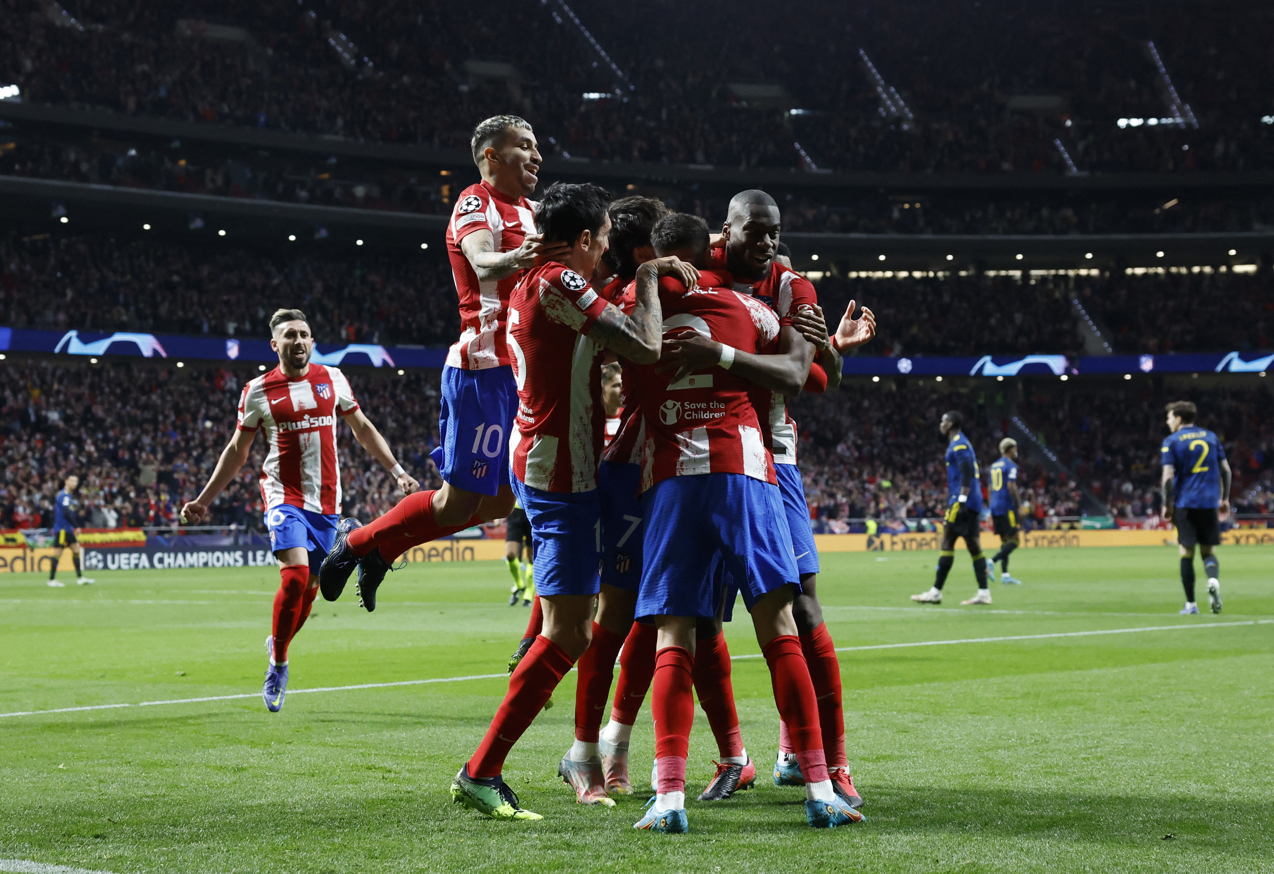 Atlético de Madrid se puso en ventaja de arranque ante Manchester United (Reuters)