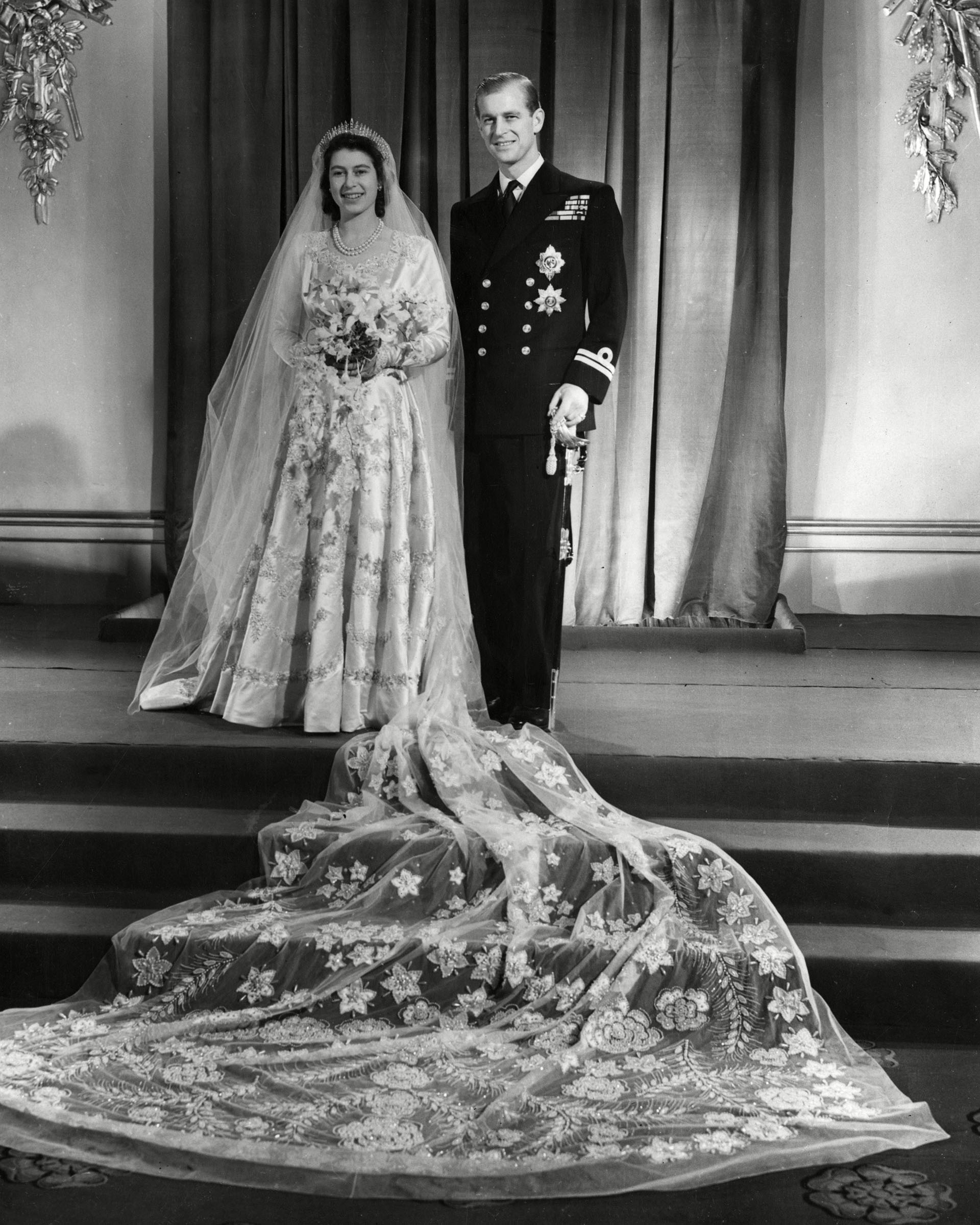 El 20 de noviembre de 1947, Felipe contrajo matrimonio con la heredera del trono británico, la princesa Isabel. Para casarse, Felipe tuvo que renunciar a su religión y a su lealtad a Grecia. Por eso, perdió su título de "príncipe de Grecia y Dinamarca". En la víspera de su boda, Jorge VI le concedió el título de duque de Edimburgo, otorgándole el tratamiento de Alteza Real