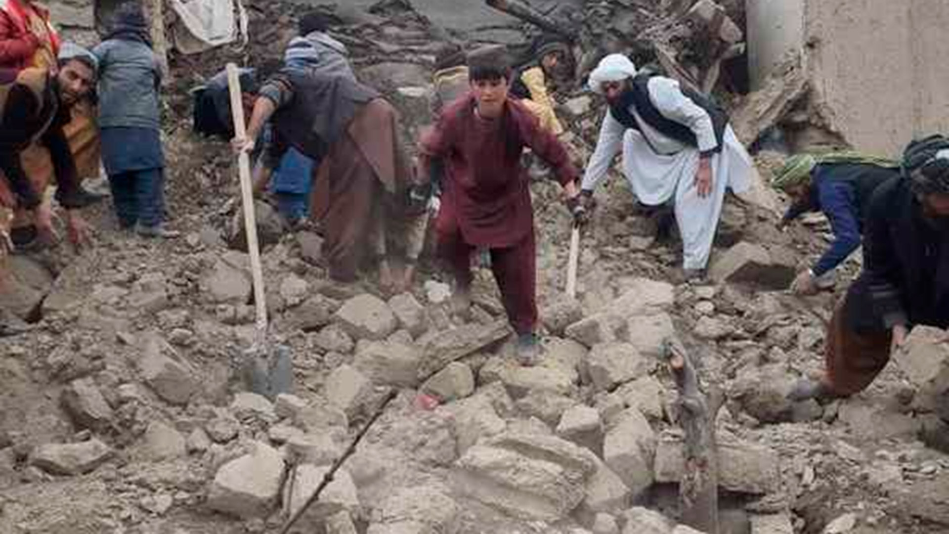Más de 700 casas fueron destrozadas por el sismo en Afganistán