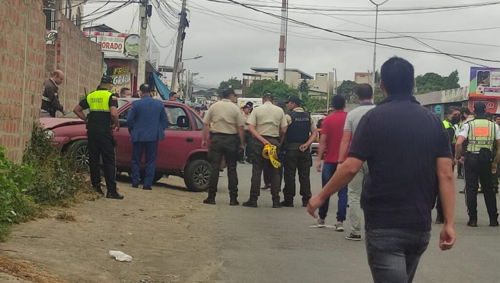 La fiscal se movilizaba en un vehículo rojo junto a un abogado cuando fue interceptada por los sicarios que acabaron con su vida.