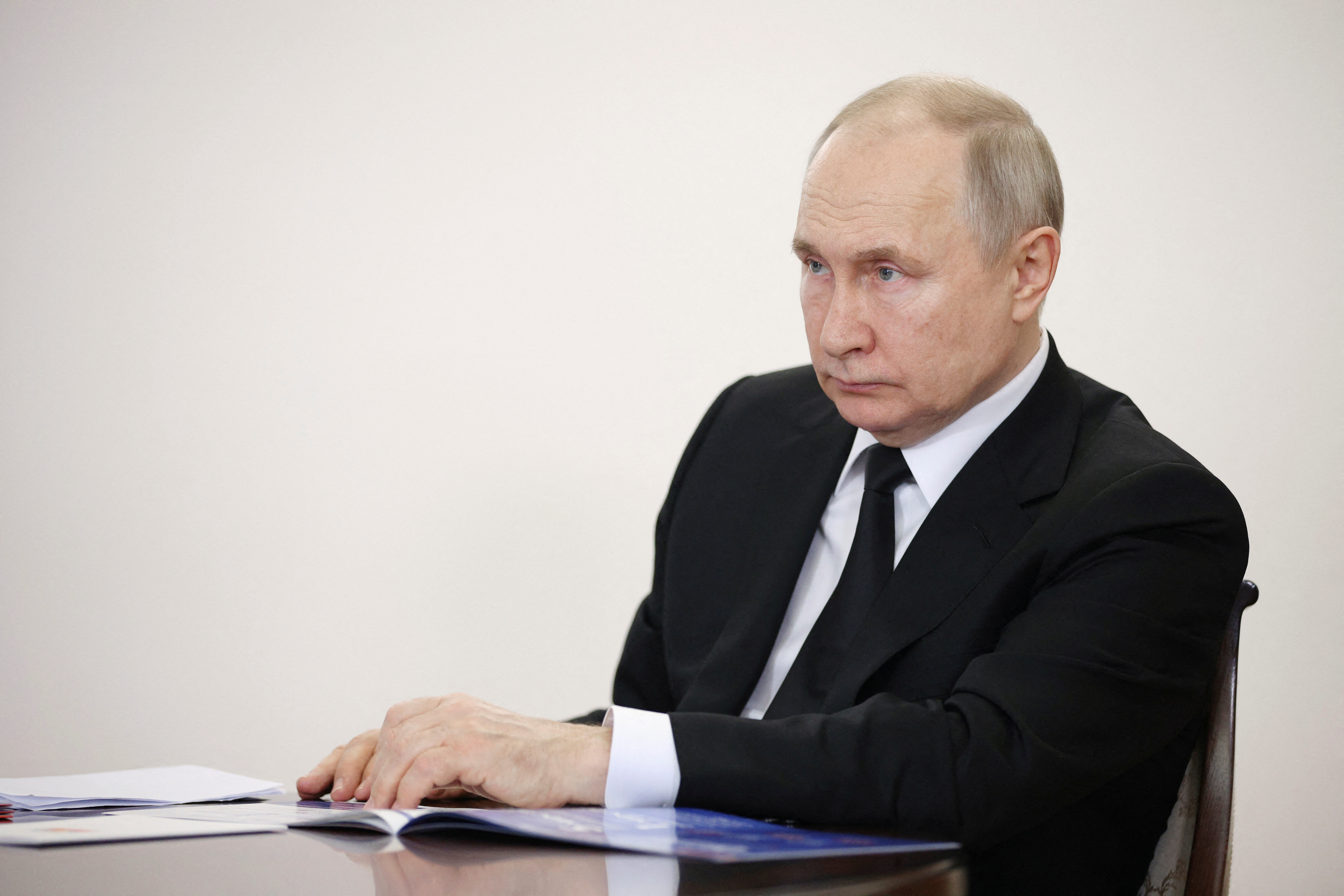 Algunos analistas apuntan que el anuncio de este miércoles fue un intento de Putin por reafirmar la primacía del Ministerio de Defensa ruso en la lucha interna por el poder en Rusia (REUTERS)