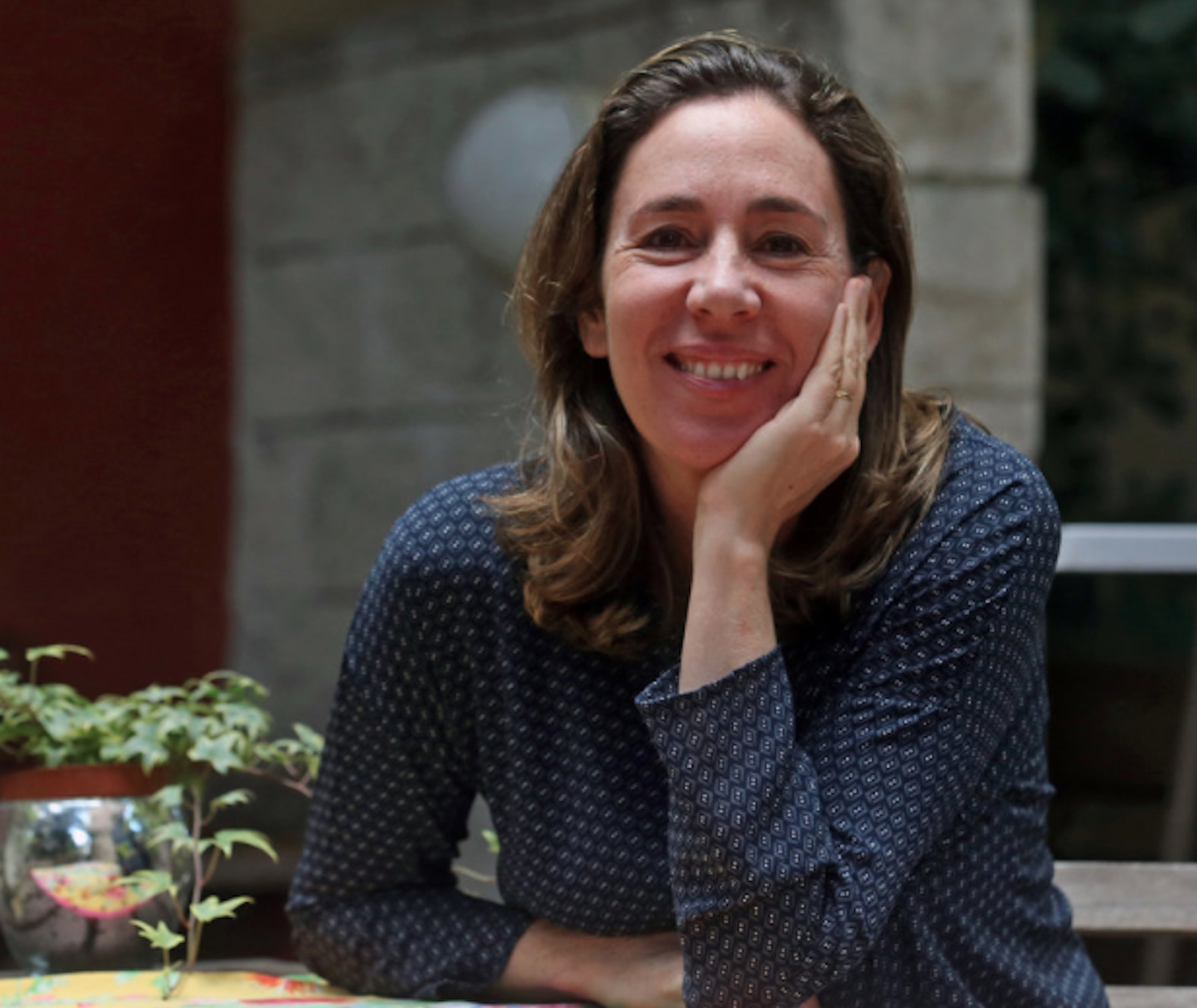 La escritora y periodista española es autora de los libros “Hiperpaternidad” e “Hiperniños” (Crédito: Eva Millet)