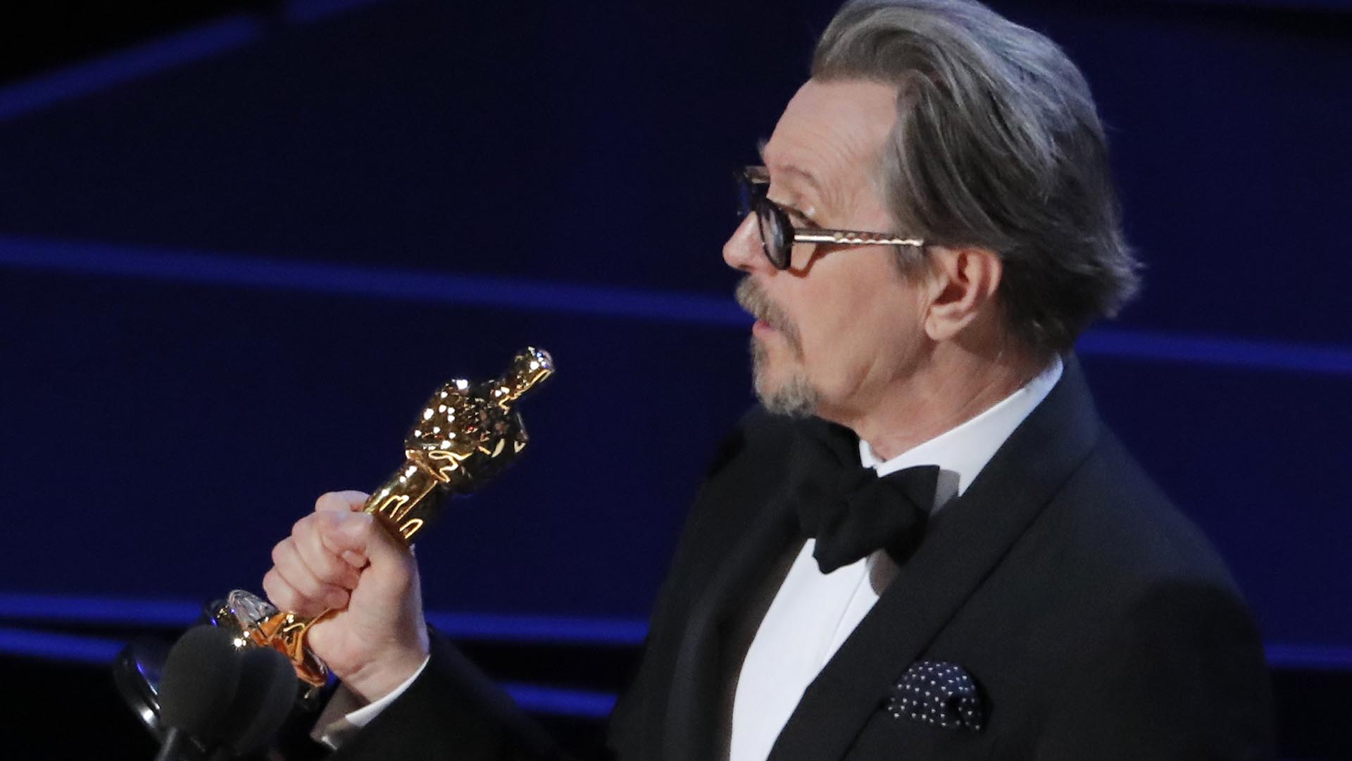 Gary Oldman ganó un Oscar como mejor actor protagónico por su actuación en la película "Darkest Hour" en 2018 (REUTERS)