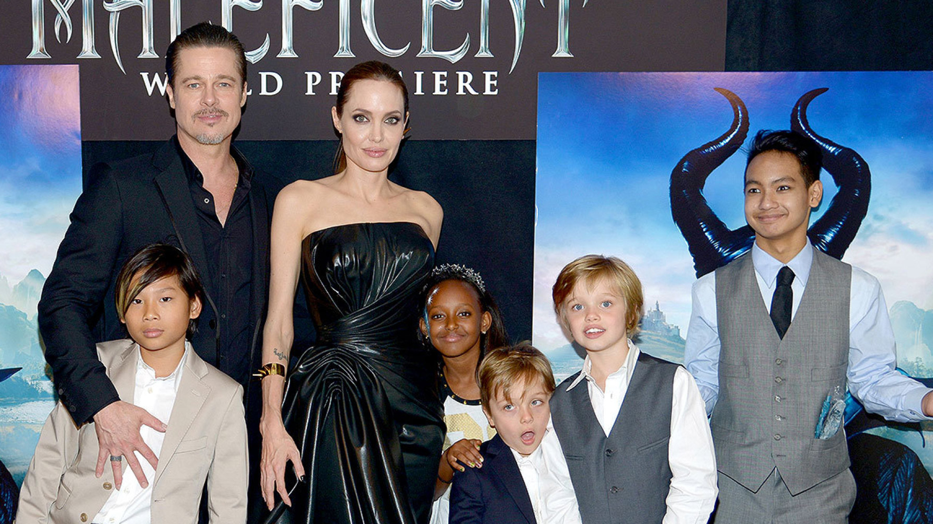 Brad Pitt  y Angelina Jolie con sus hijos