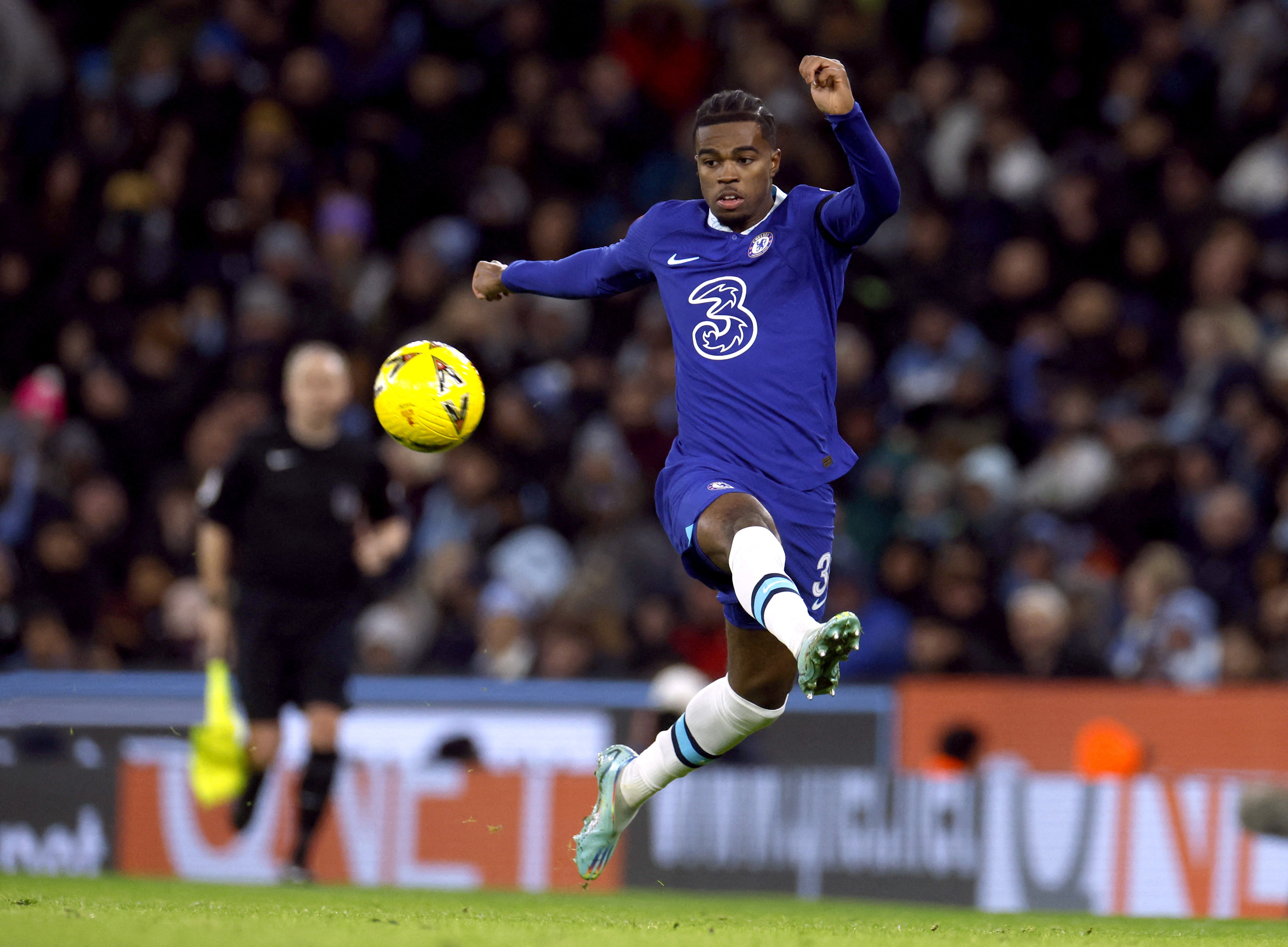 El inglés Carney Chukwuemeka es una de las promesas del fútbol que estarán en el Mundial Sub 20 (Reuters/Jason Cairnduff)