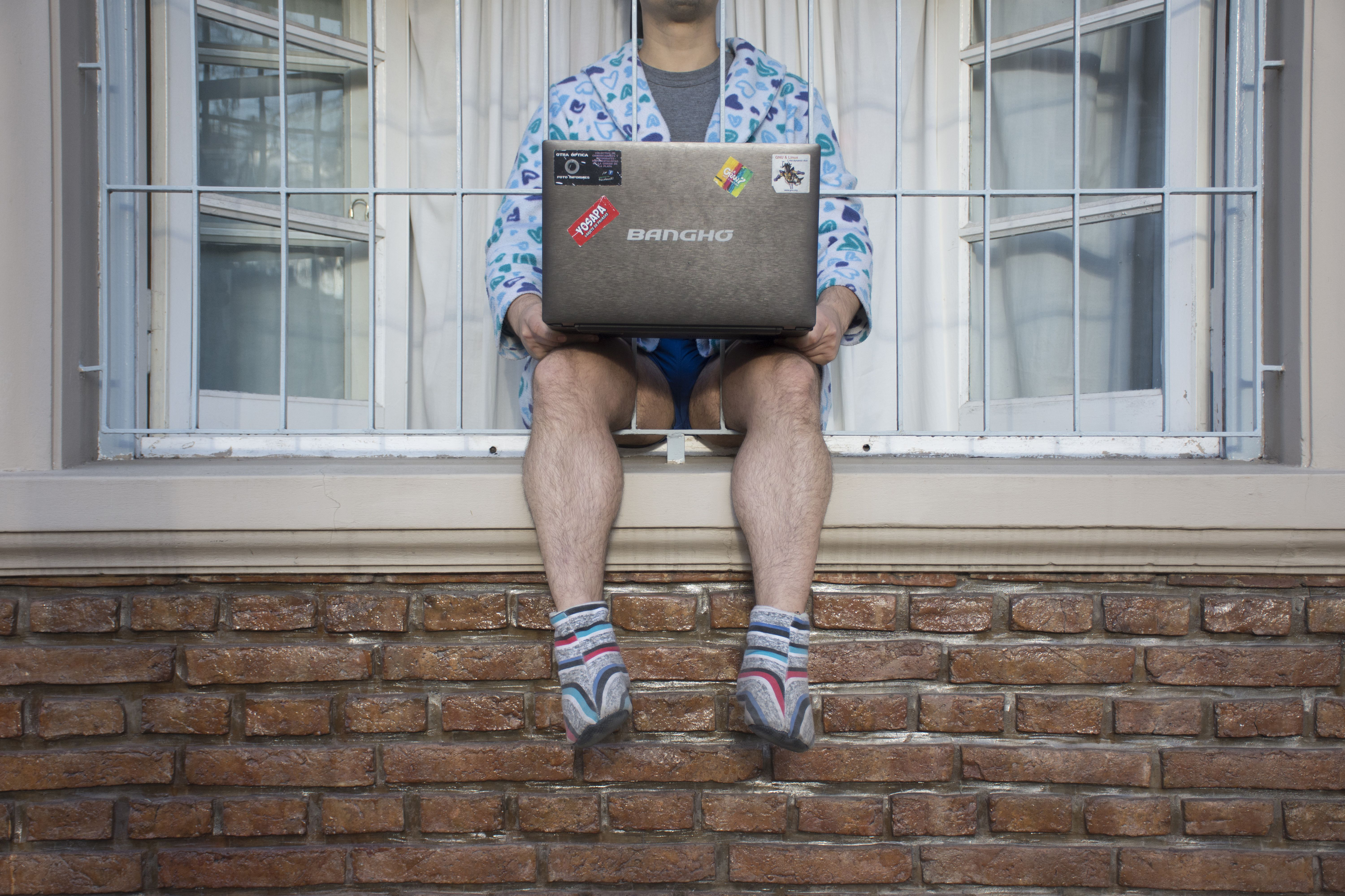 Los días del teletrabajo, Nicolás Mañez