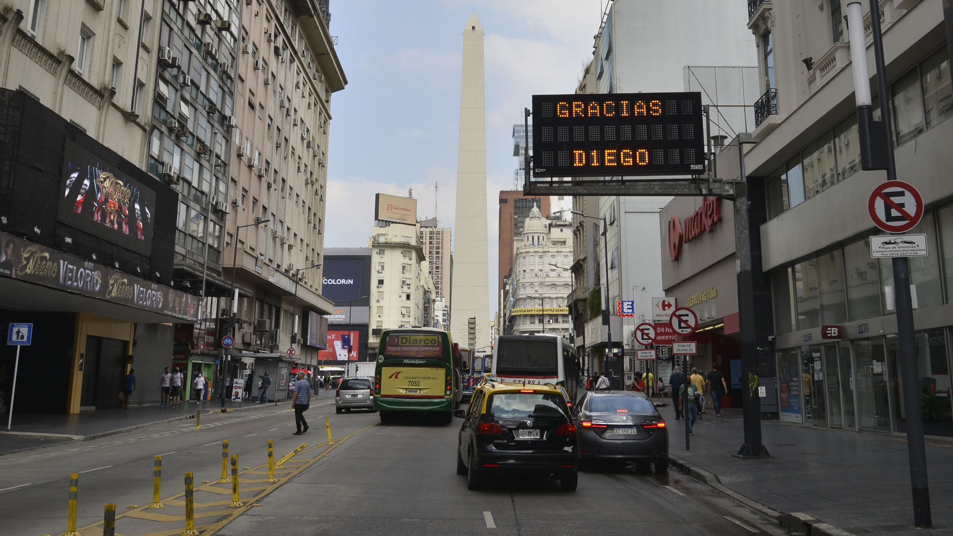 Los carteles de tránsito, también de luto (Gustavo Gavotti)