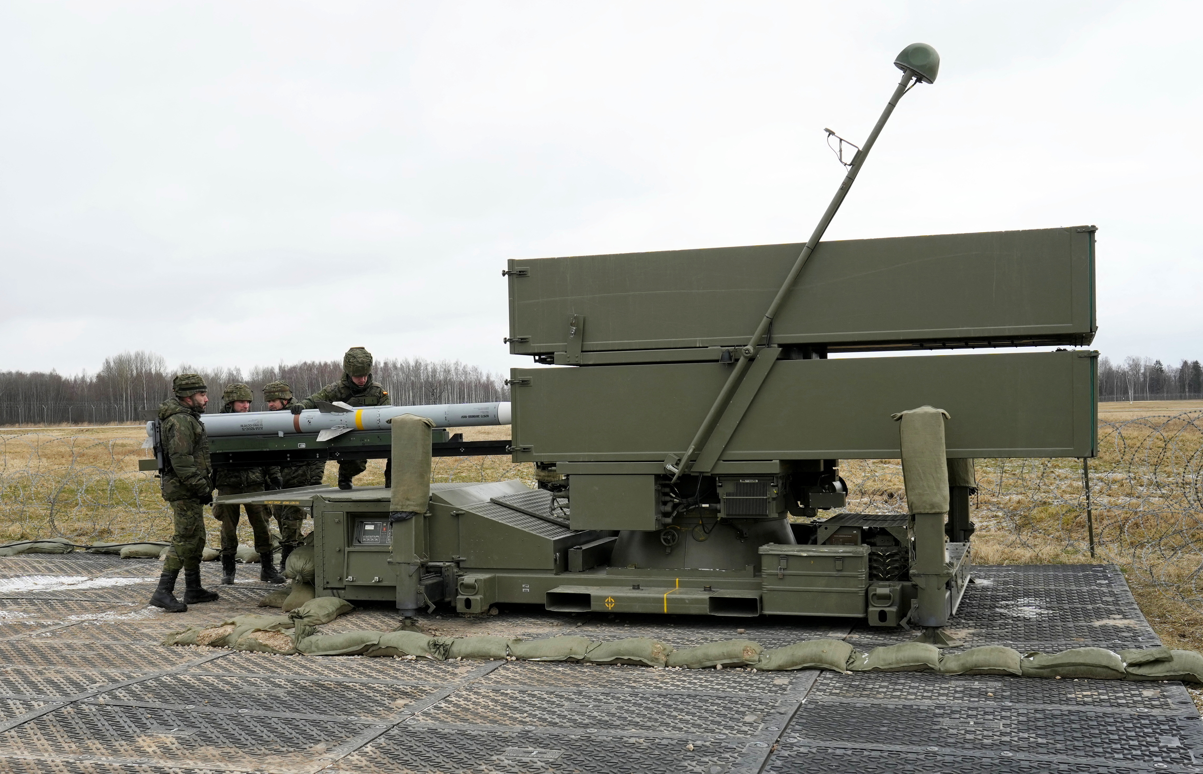 Estados Unidos anunció este miércoles la aprobación de la venta de un sistema de defensa aérea NASAMS a Ucrania por 285 millones de dólares. (REUTERS)