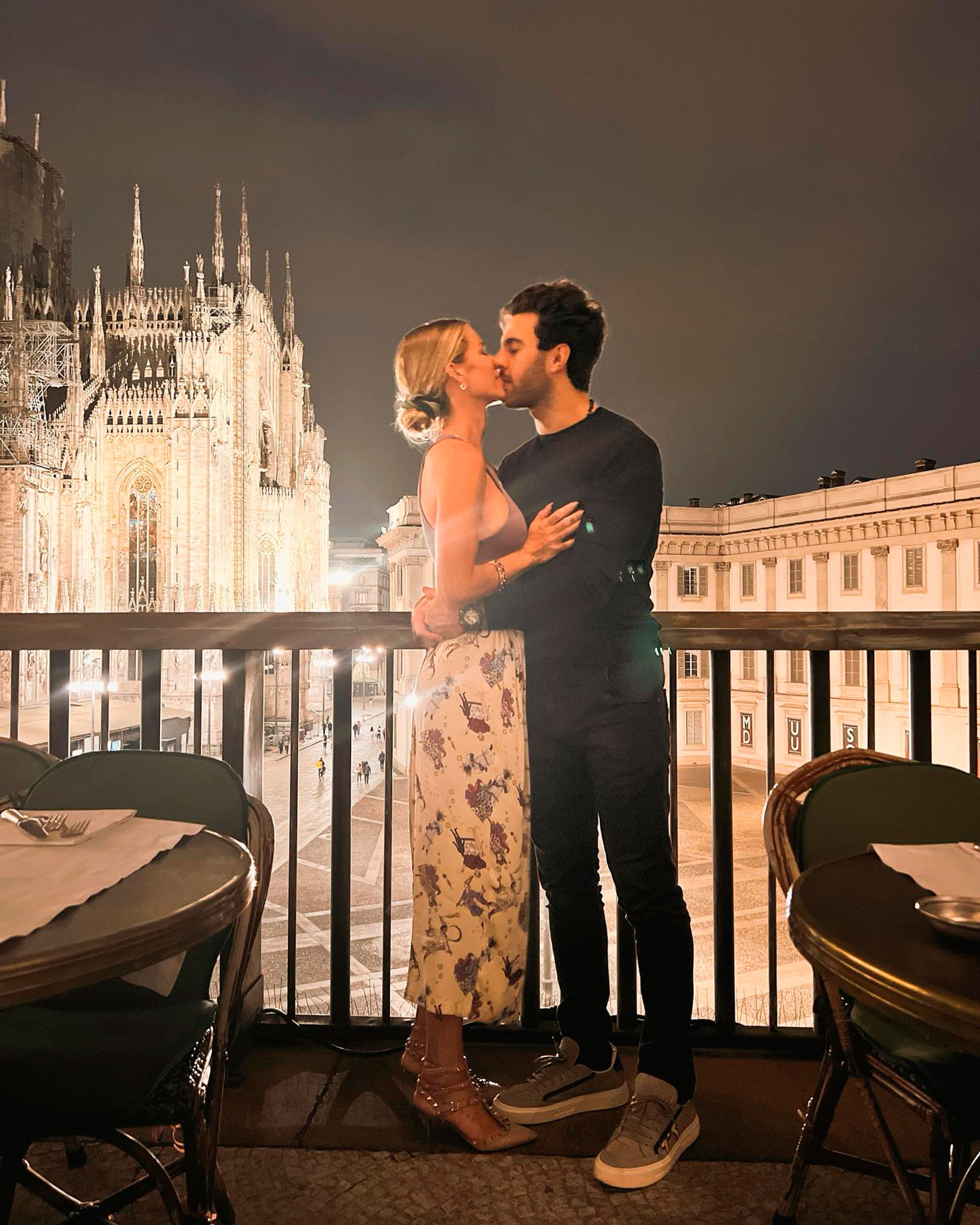 Nicole Neumann y Manu Urcera celebraron su primer año de amor en Europa (@nikitaneumannoficial)