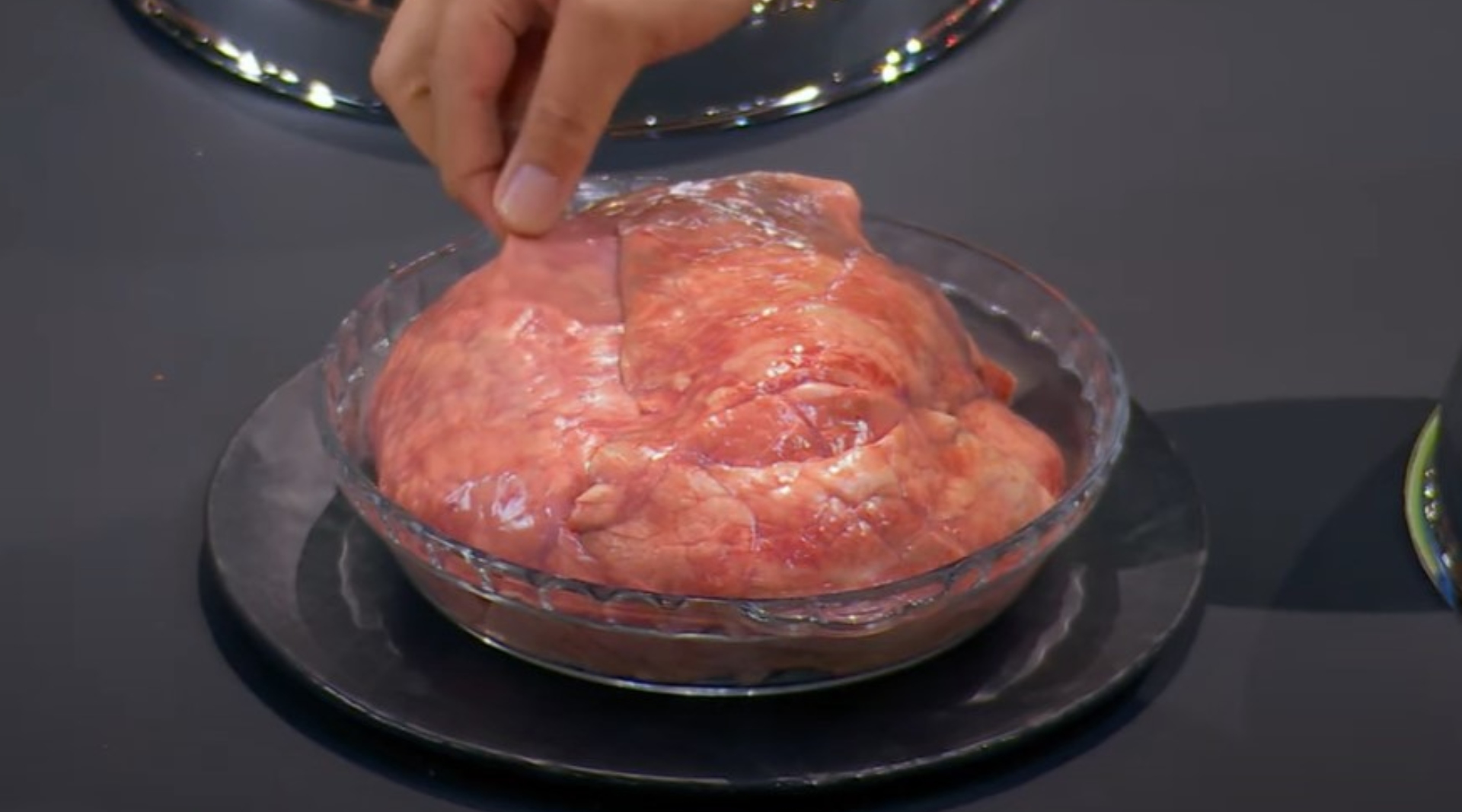 Marcello tuvo que preparar un platillo con pulmones de cerdo como proteína. (Youtube/MasterChef México)