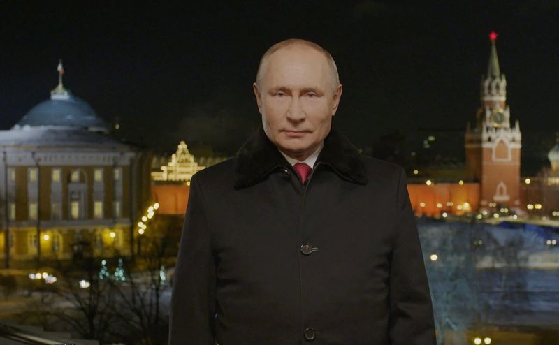 El presidente ruso, Vladímir Putin, pronuncia su discurso anual de Año Nuevo a la nación en Moscú, Rusia, el 31 de diciembre de 2021. (Kremlin.ru/vía REUTERS)