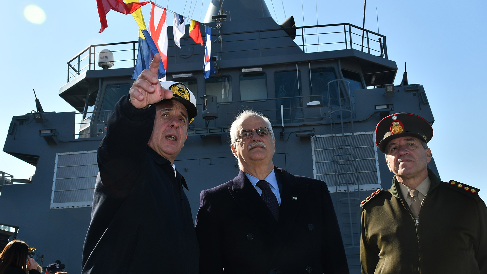 El ministro de Defensa, Jorge Taiana, junto al jefe del Estado Mayor Conjunto Teniente General Juan Martín Paleo y el jefe del Estado Mayor General de la Armada Almirante Julio Guardia