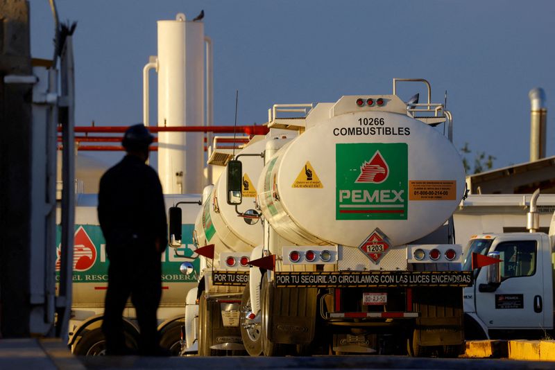 El precio del petróleo es central para definir el costo de las gasolinas. (Archivo Infobae)
