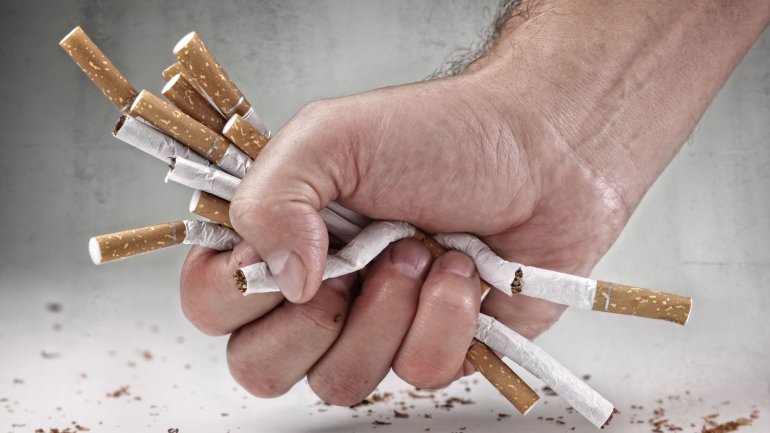 Los productos del tabaco contienen nicotina, una sustancia que es sumamente adictiva. Consumir esos productos es uno de los principales factores de riesgo de enfermedades cardiovasculares y respiratorias
(iStock)