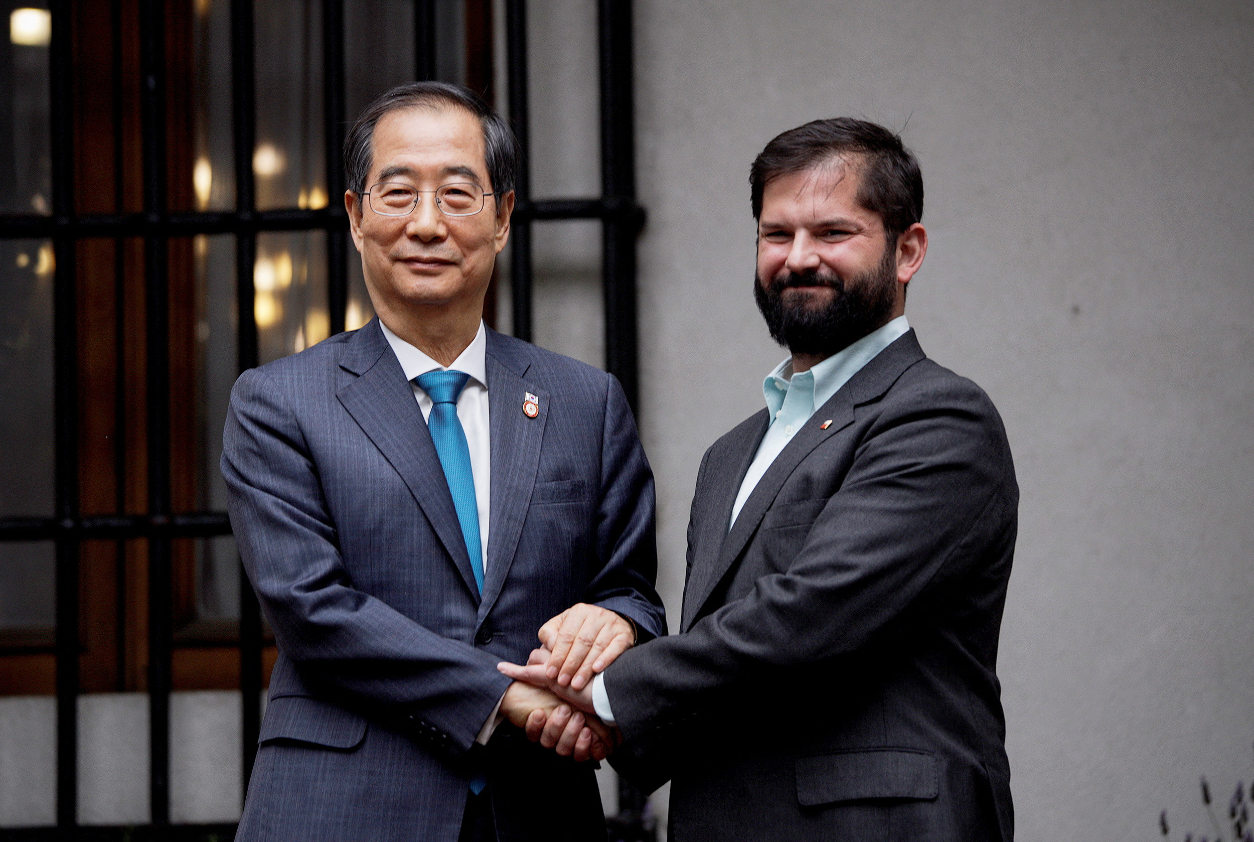 El primer ministro de Corea, Han Duck-soo se entrevistará mañana con Alberto Fernández. El 11 de octubre visitó en Santiago de Chile al presidente chileno, Gabriel Boric, REUTERS/Sofia Yanjari