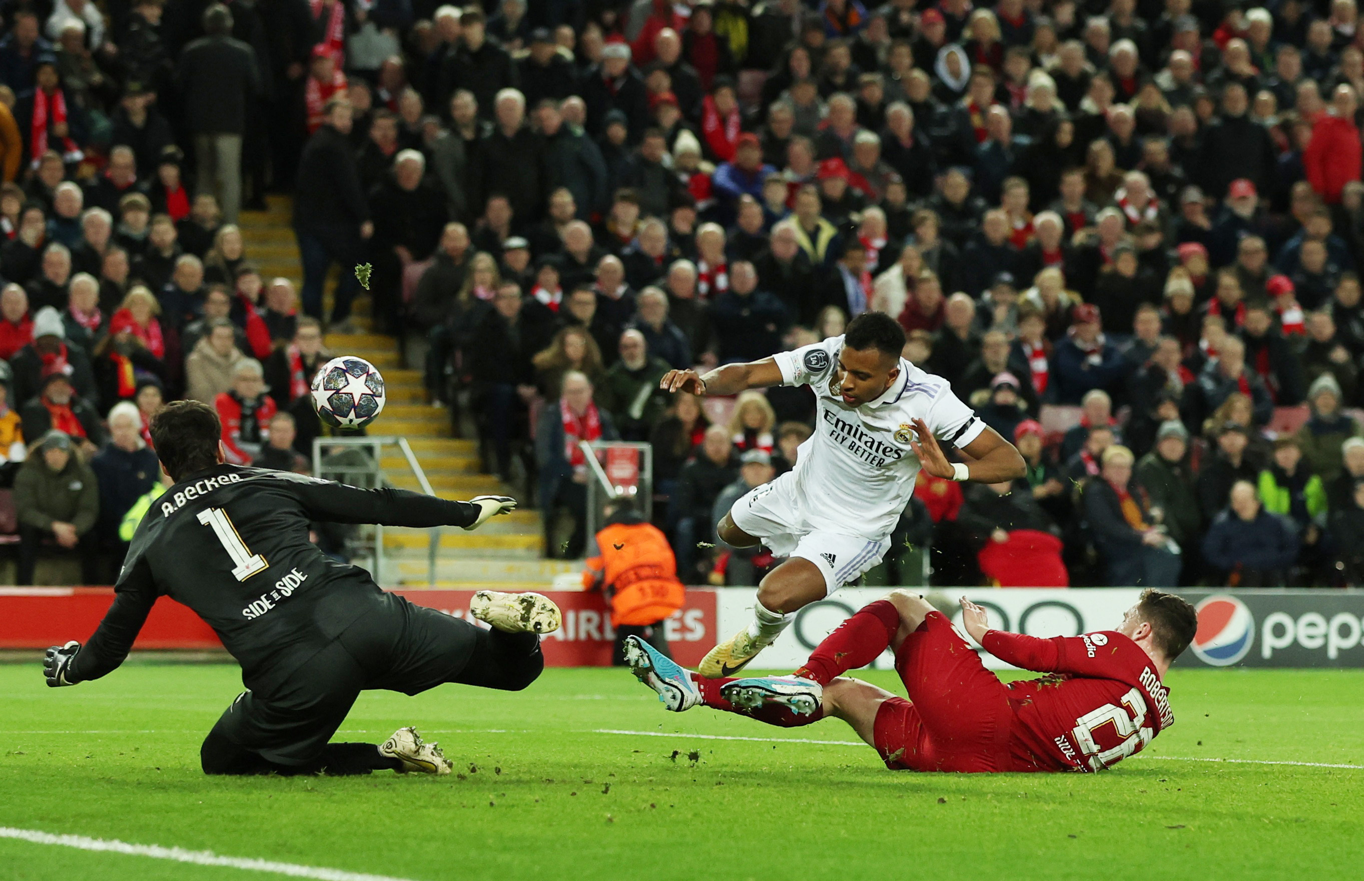 Rodrygo se retiró lesionado. Foto: REUTERS/Phil Noble