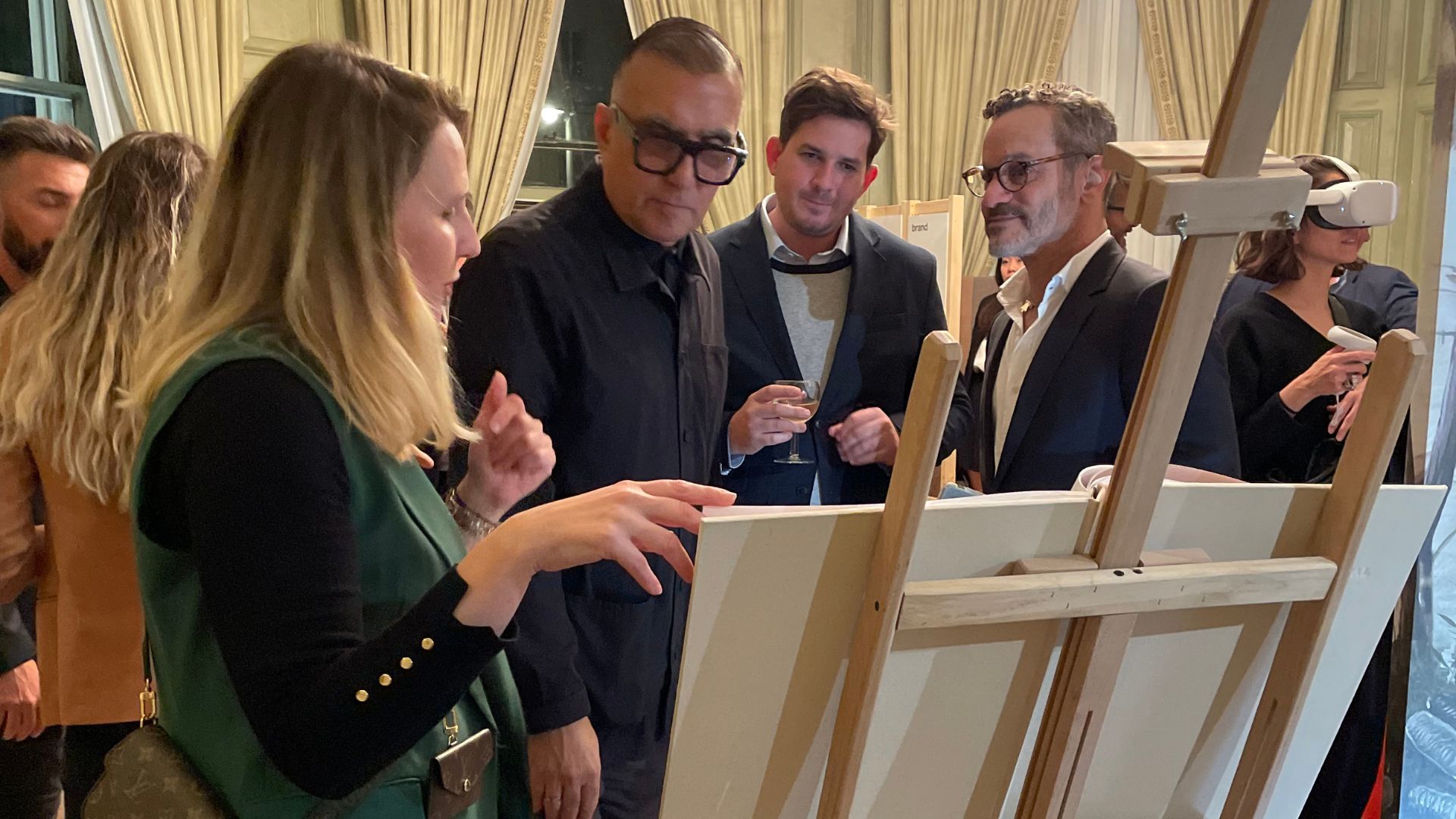 “Mercedes Costal, retrato de un atelier” es el libro que ha presentado la compañía para dar a conocer todo su proceso orgánico y creativo (Crédito: Embajada Argentina en el Reino Unido vía Prensa Mercedes Costal)