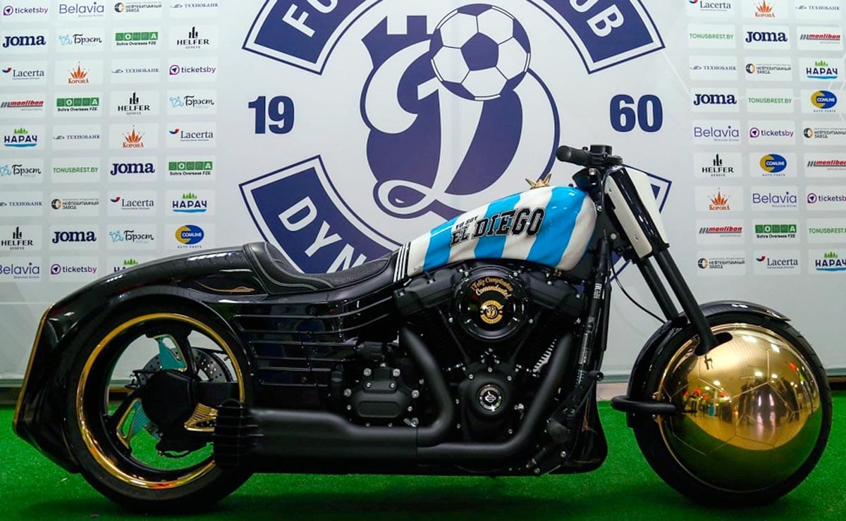 La lujosa moto de Maradona que le regalaron en Bielorrusia
