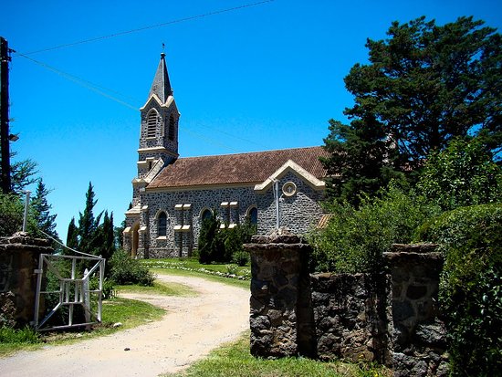 La iglesia de Ascochinga, donde Kennedy asistió a misa y que su esposa visitó 25 años después