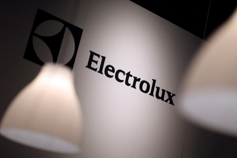 Otro gigante deja de fabricar en el país: Electrolux cierra su planta en Rosario donde trabajan 180 operarios
