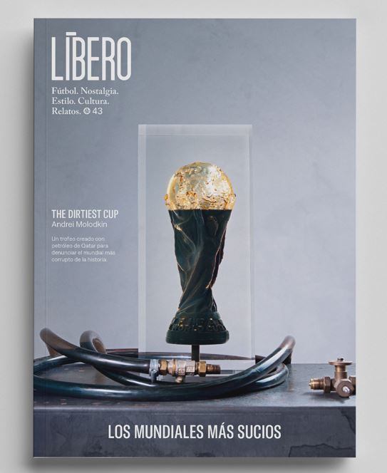 Portada de la revista española Líbero con la obra “La copa más sucia” del artista ruso Andrei Molodkin 