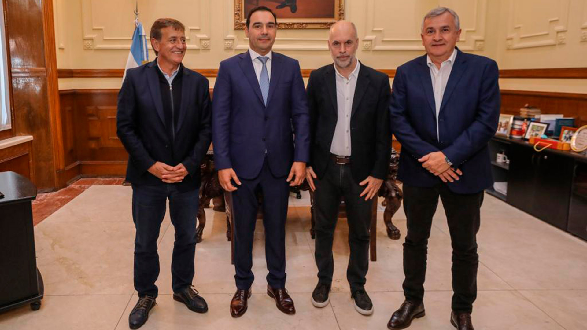 ¿Una foto dedicada a Macri? Cumbre en Corrientes de Rodolfo Suárez, Gustavo Valdés, Horacio Rodríguez Larreta y Gerardo Morales