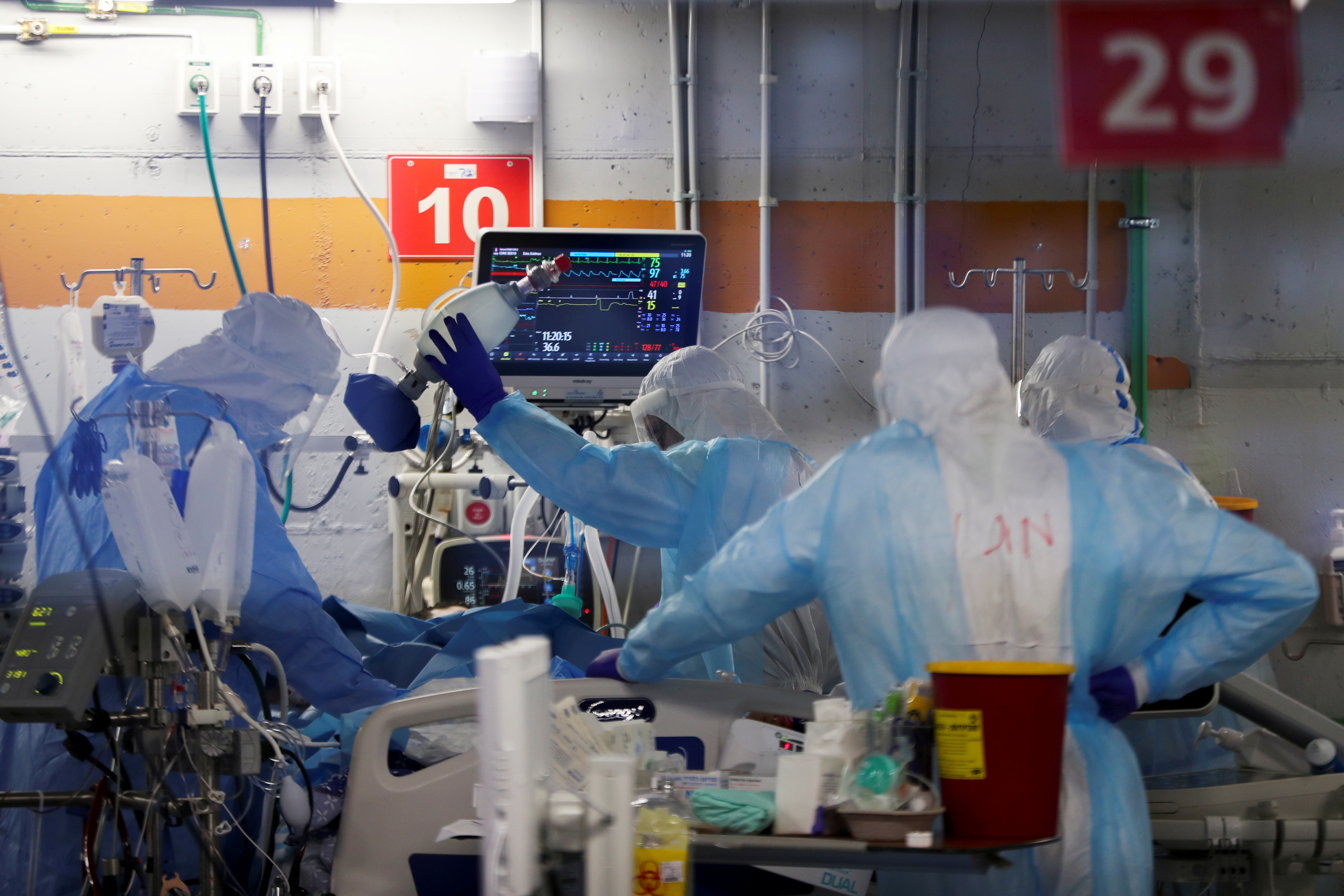 Los pacientes que estuvieron internados en forma grave padecieron más los efectos del COVID prolongado. REUTERS/Ronen
