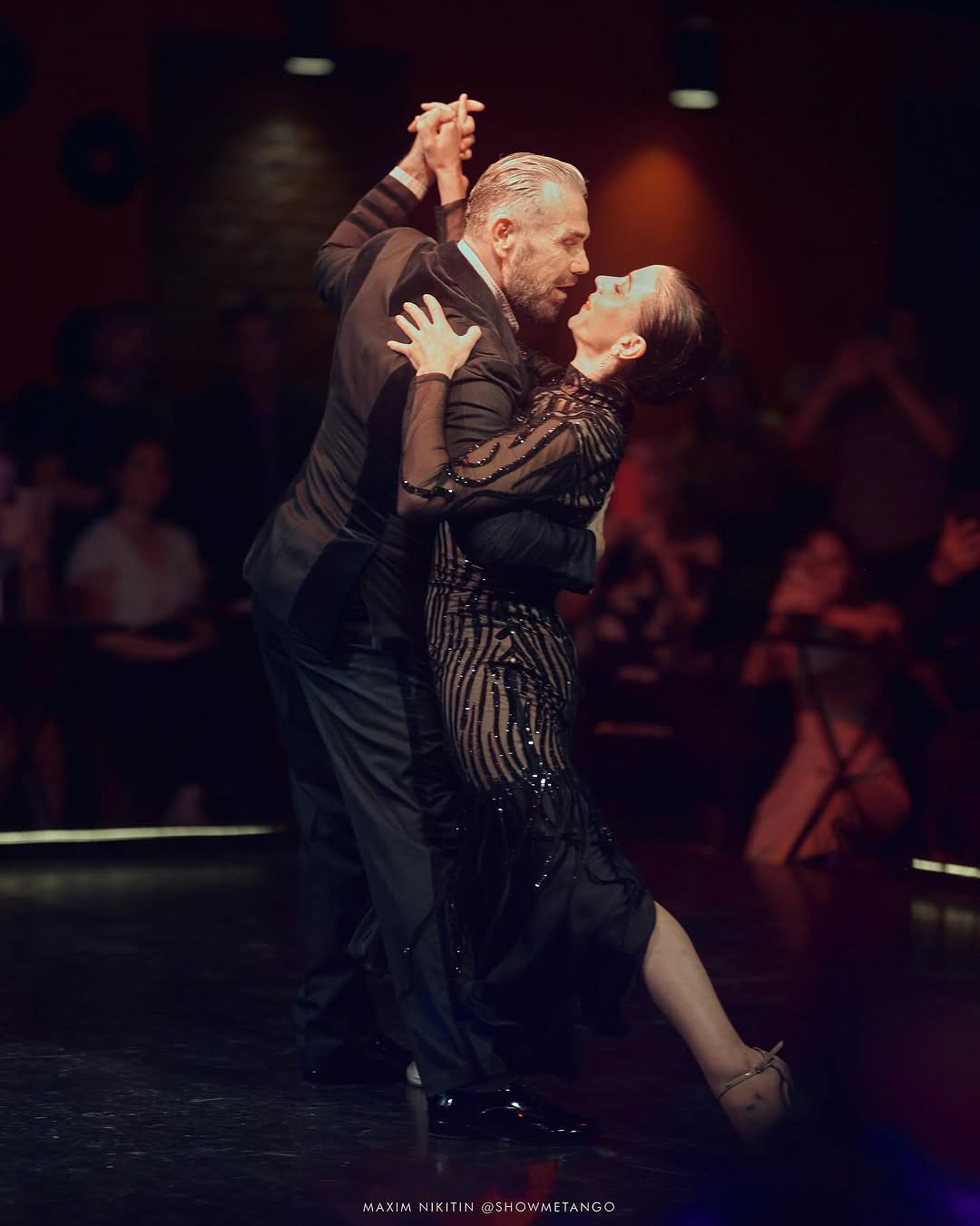 Era gimnasta, se qued&oacute; ciega a los 20 a&ntilde;os y eligi&oacute; ser bailarina de tango para moverse con plenitud: "La m&uacute;sica me transmite im&aacute;genes"