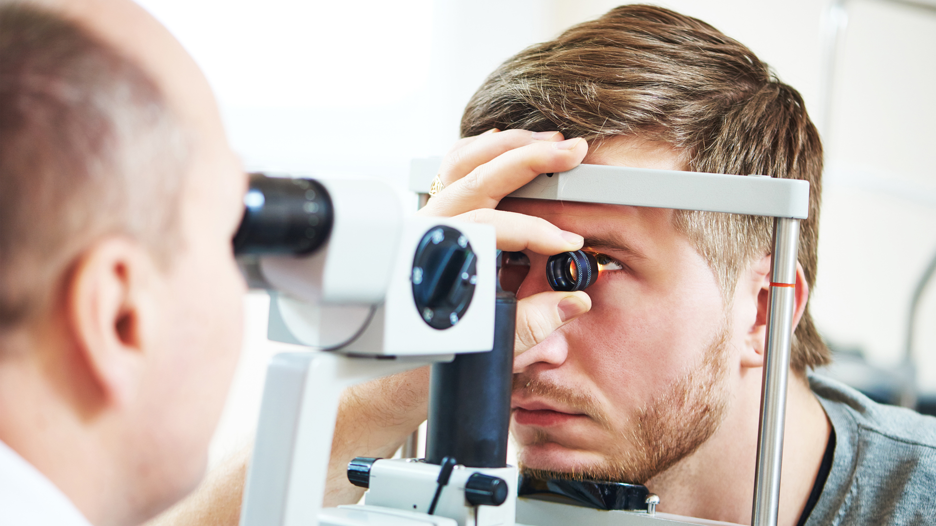 La consulta anual al oftalmólogo es clave para evitar complicaciones, ya que el daño en la retina avanza, en muchos casos, sin mostrar síntomas   (iStock)