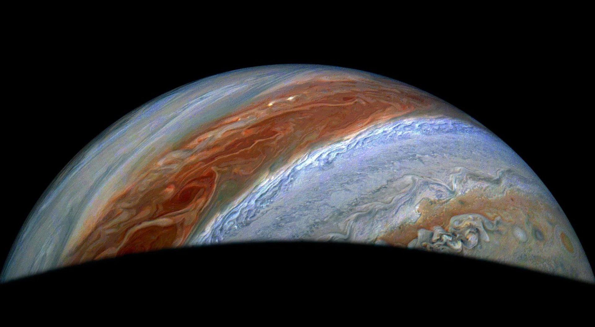 El clima polar en Júpiter y Saturno revela secretos sobre el interior de los planetas