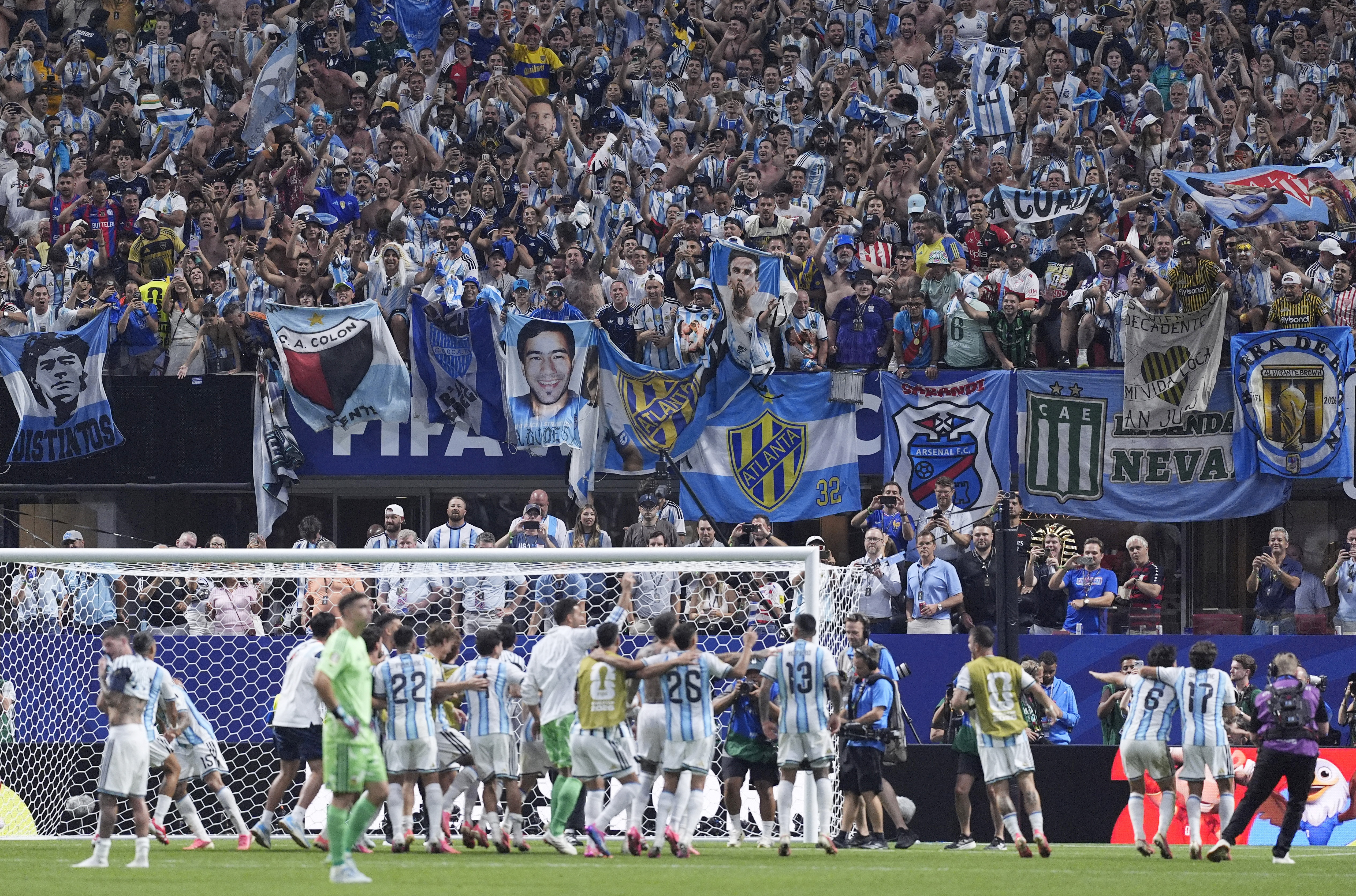 Lo que no se vio del hist&oacute;rico triunfo de Argentina ante Egipto: del cartel del Rat&oacute;n Ayala a la indicaci&oacute;n m&aacute;gica de Messi