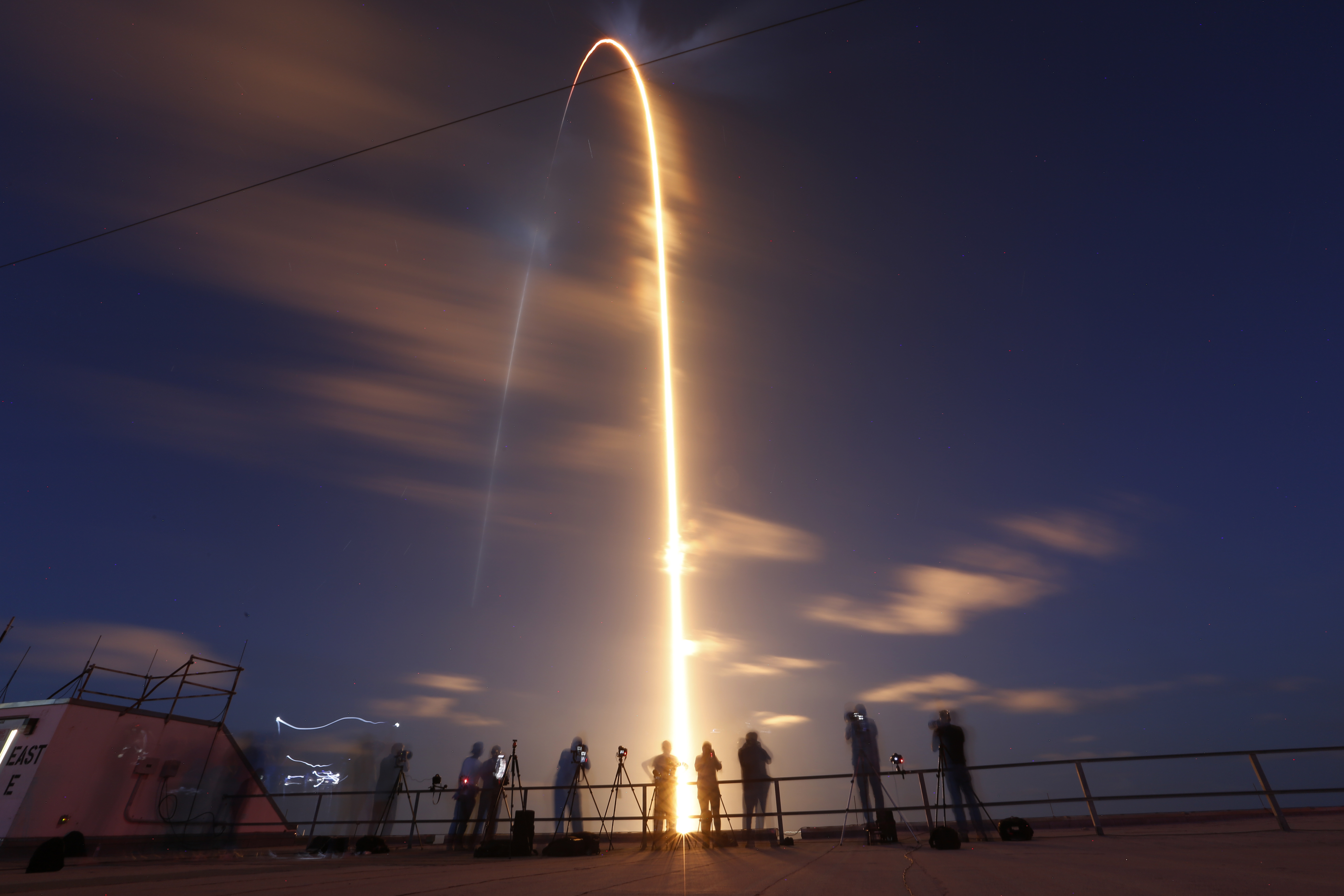 El cohete SpaceX Falcon 9 despega desde el Pad 39A en el Centro Espacial Kennedy en Cabo Cañaveral, Florida, el 15 de septiembre de 2021. (REUTERS/Joe Skipper)