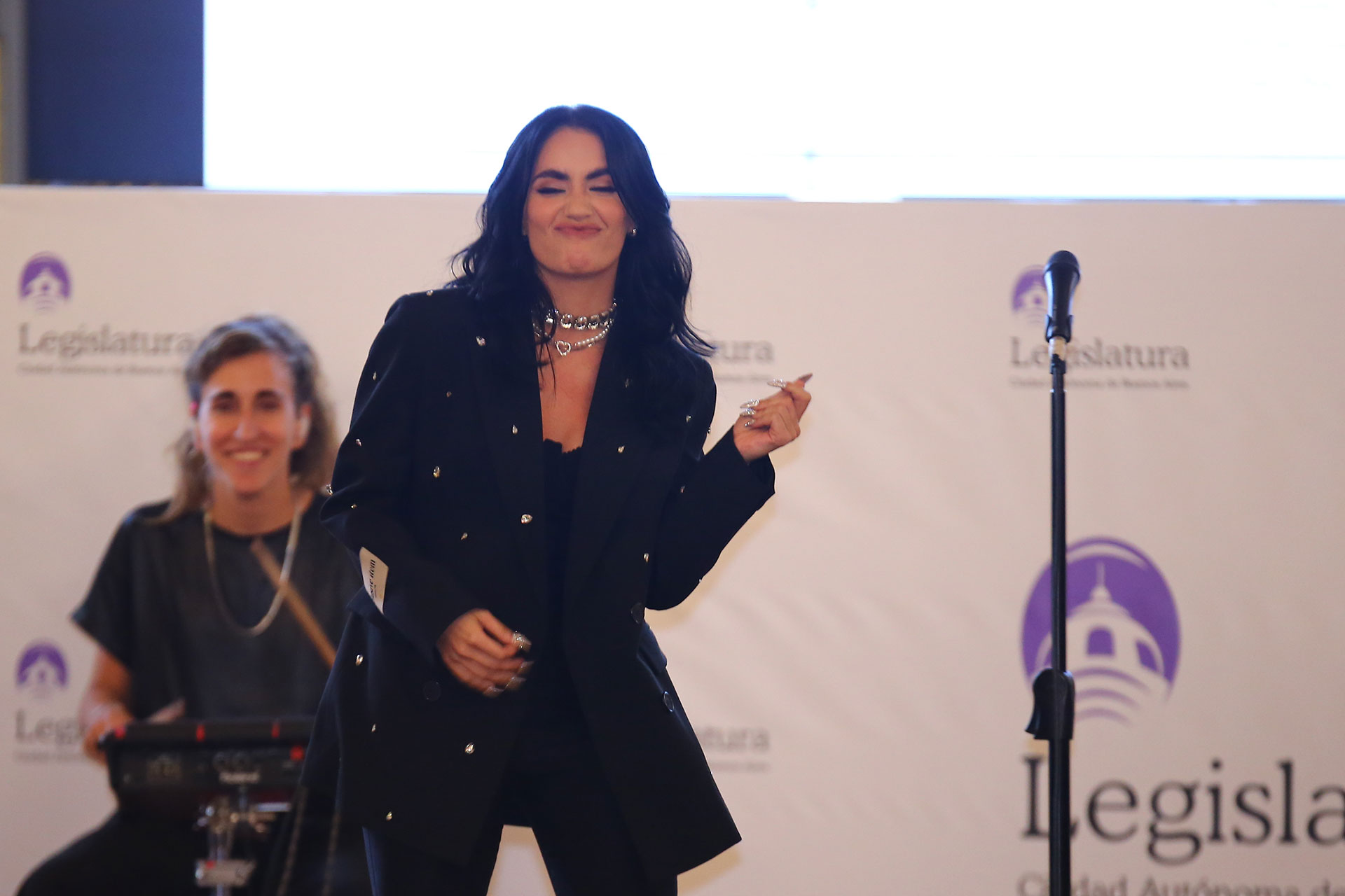 Lali fue reconocida como Personalidad destacada de la Cultura y cantó dos temas (RS Fotos)