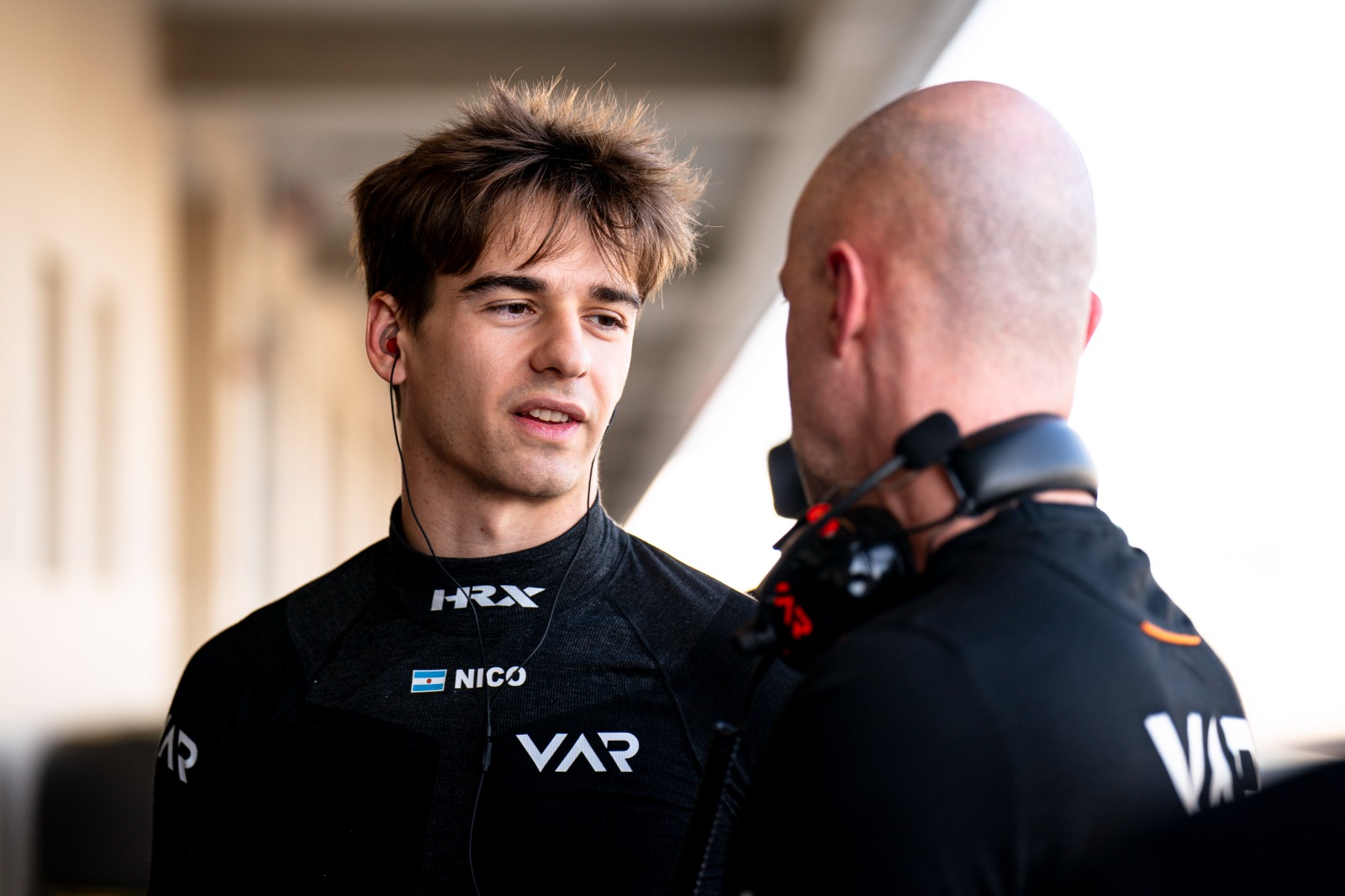 Antes de la inteligencia artificial: cómo los pioneros del fotomontaje reinventaban la realidad con tijera y pegamento 