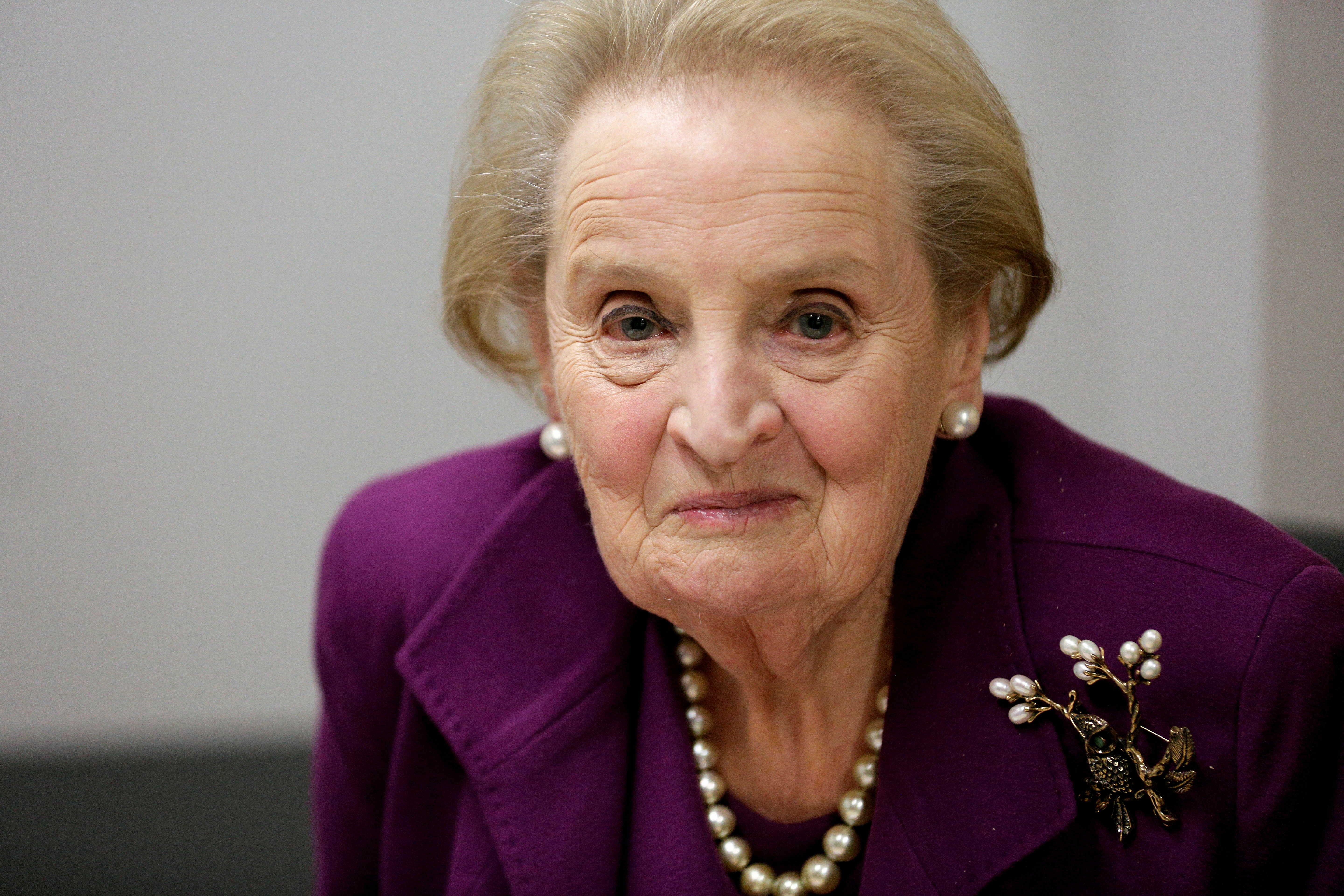 Madeleine Albright, 23 de marzo de 2022, 84 años. Conocida como la Dama de Hierro de los Estados Unidos, fue la primera mujer en convertirse en Secretaria de Estado del país norteamericano cuando Bill Clinton fue presidente (REUTERS/Joshua Roberts/File Photo)