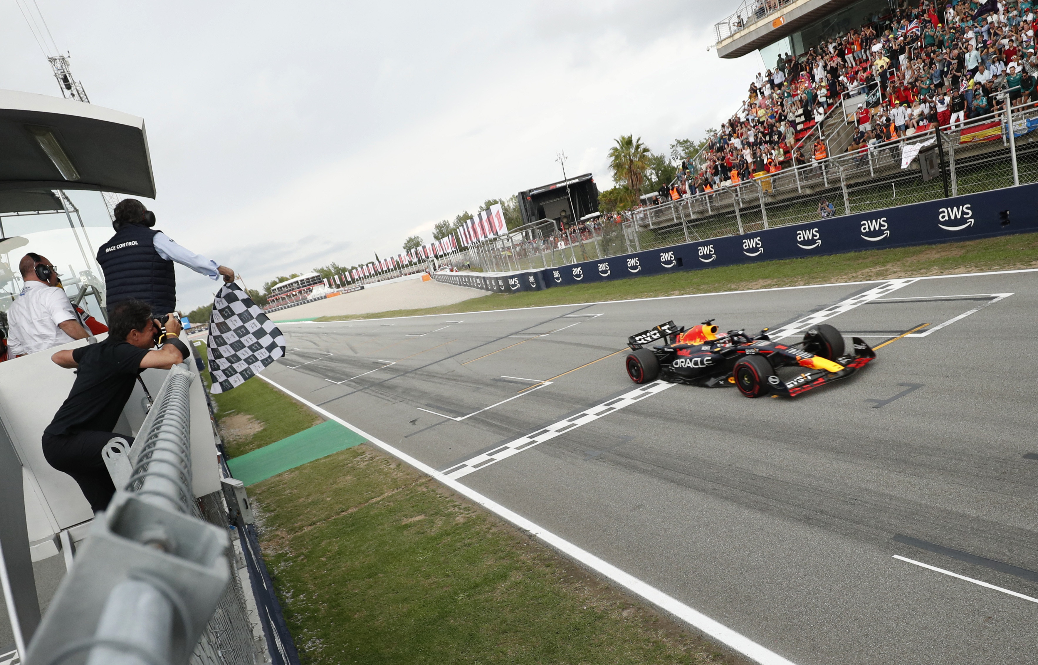 Formula One F1 - Spanish Grand Prix - Circuit de Barcelona-Catalunya, Barcelona, Spain - June 4, 2023 Red Bull's Max Verstappen passes the chequered flag to win the Spanish Grand Prix REUTERS/Albert Gea