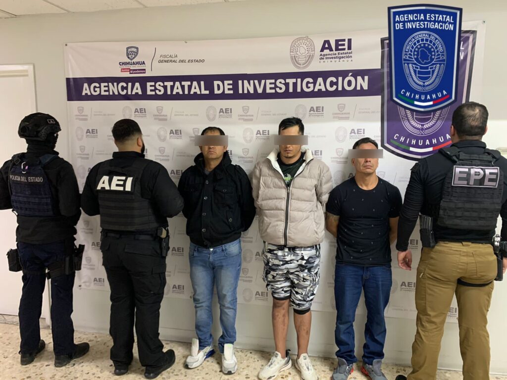 Los tres detenidos dijeron ser integrantes del grupo criminal "La Empresa" (Foto: Fiscalía Chihuahua)
