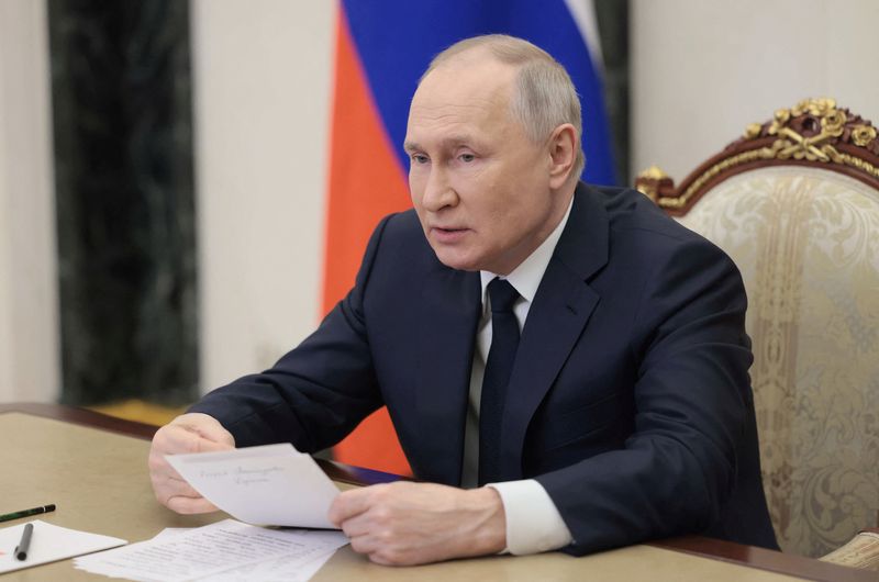 El presidente ruso, Vladímir Putin, a través de videoconferencia en Moscú, Rusia, el 2 de marzo de 2023. Sputnik/Mikhail Metzel/Pool vía REUTERS/Archivo