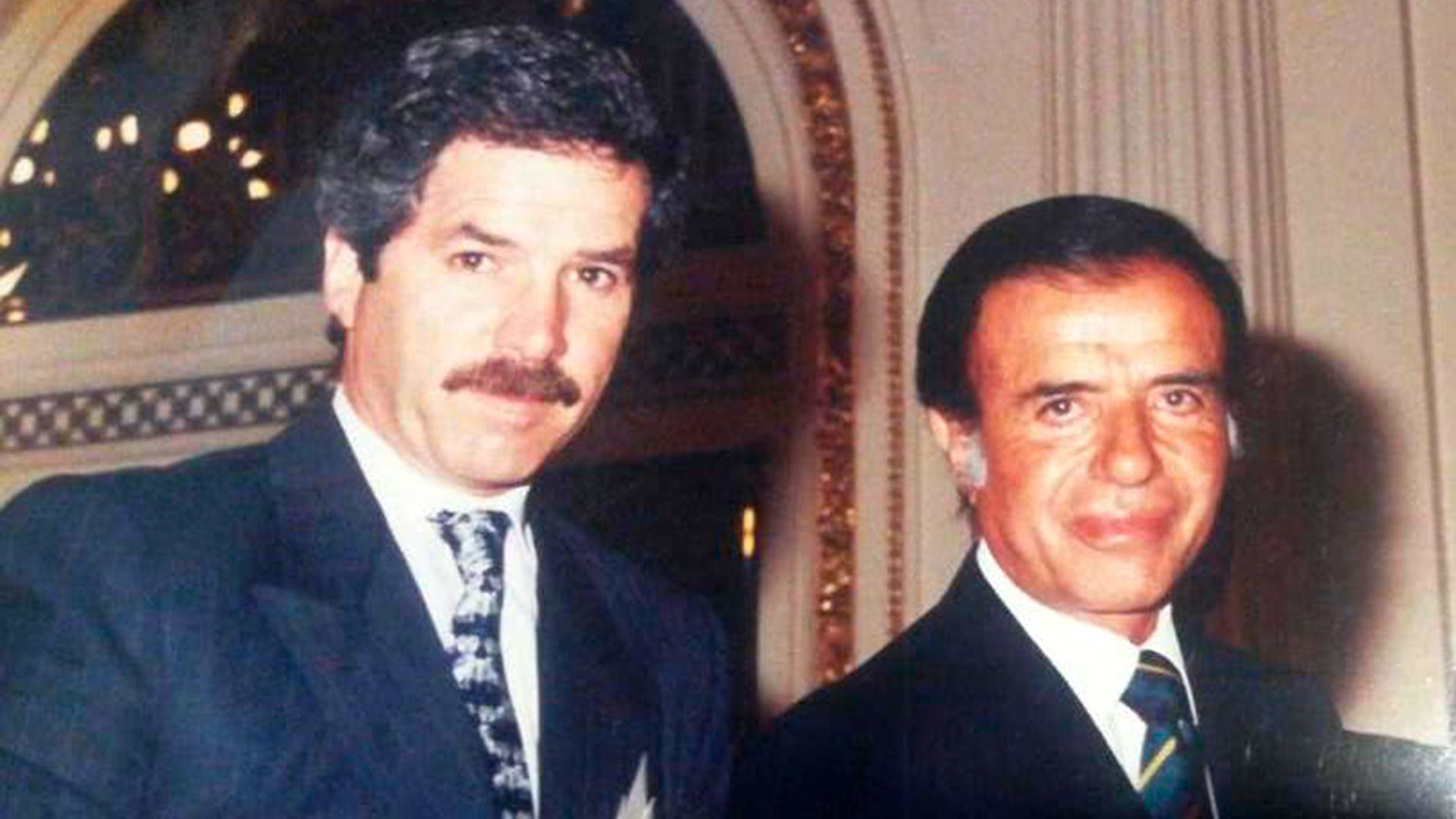 El expresidente Carlos Menem junto al hoy canciller Felipe Solá durante una de las tantas exposiciones sobre la creación de la Hidrovía Paraná Paraguay