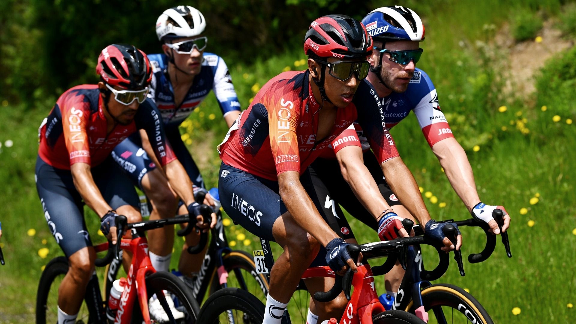 Egan Bernal se acerca al top 10, Esteban Chaves y Dani Martínez también ascienden puestos en la segunda etapa del Critérium du Dauphiné