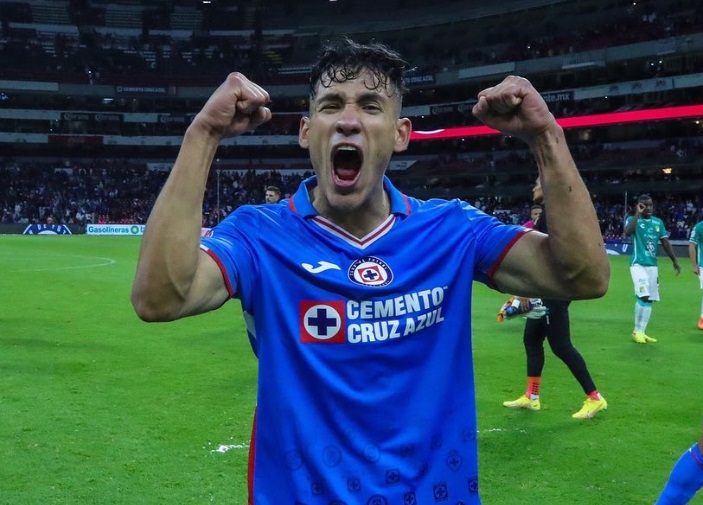 Uriel Antuna seguirá con Cruz Azul para la temporada de 2023 (Instagram/ @urielantuna90)