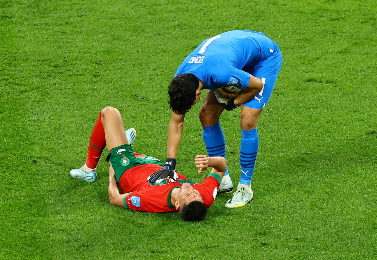 Achraf Dari sufrió una lesión muscular en el partido ante Croacia (REUTERS/Bernadett Szabo)