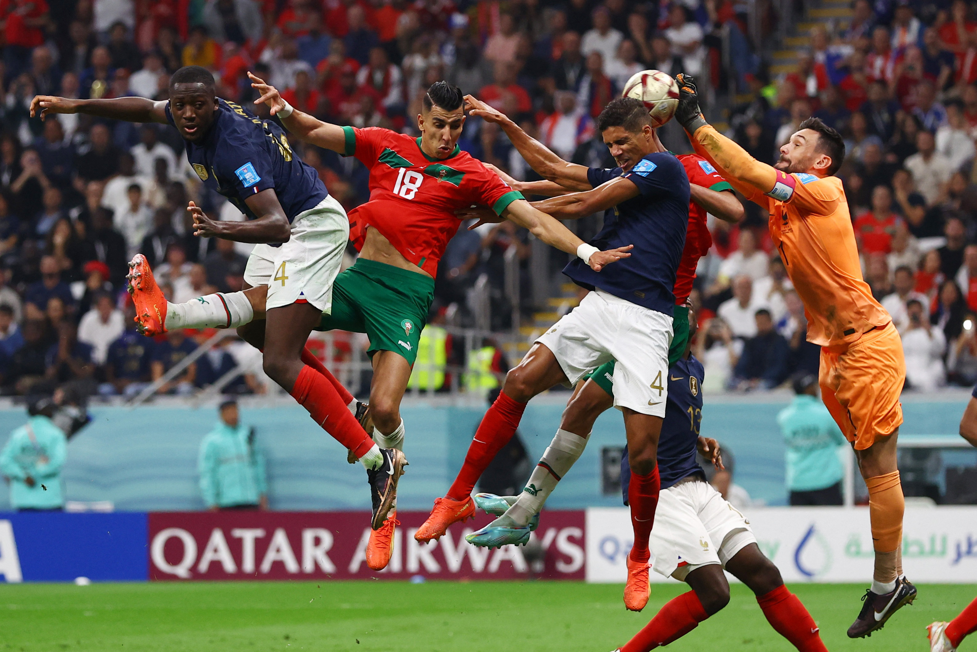 Ibrahima Konaté y Raphaël Varane habían sido titulares en las semifinales contra Marruecos (REUTERS/Lee Smith)