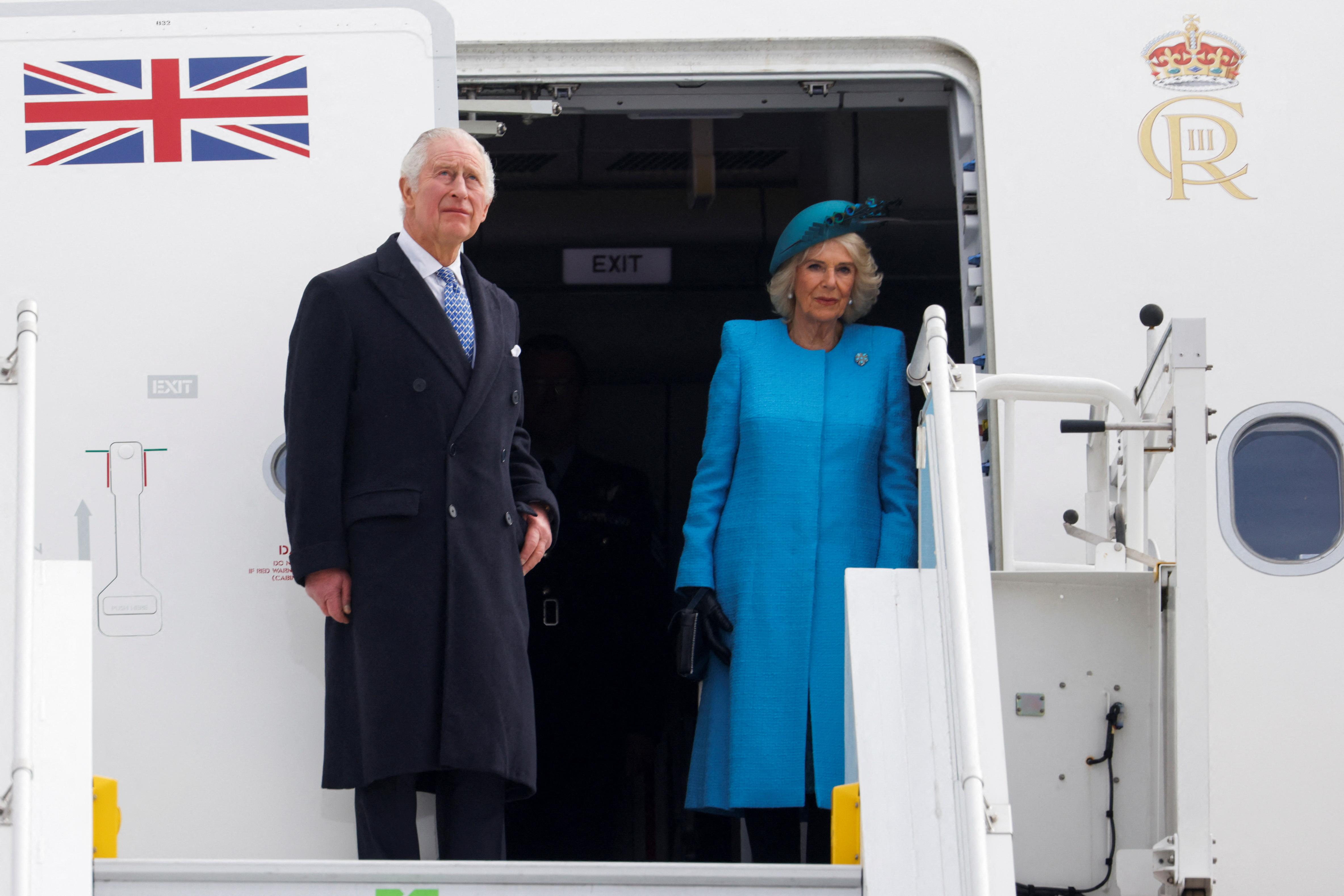 El rey Carlos y la reina consorte Camila llegan al aeropuerto 'Willy Brandt' de Berlín (REUTERS/Michele Tantussi)