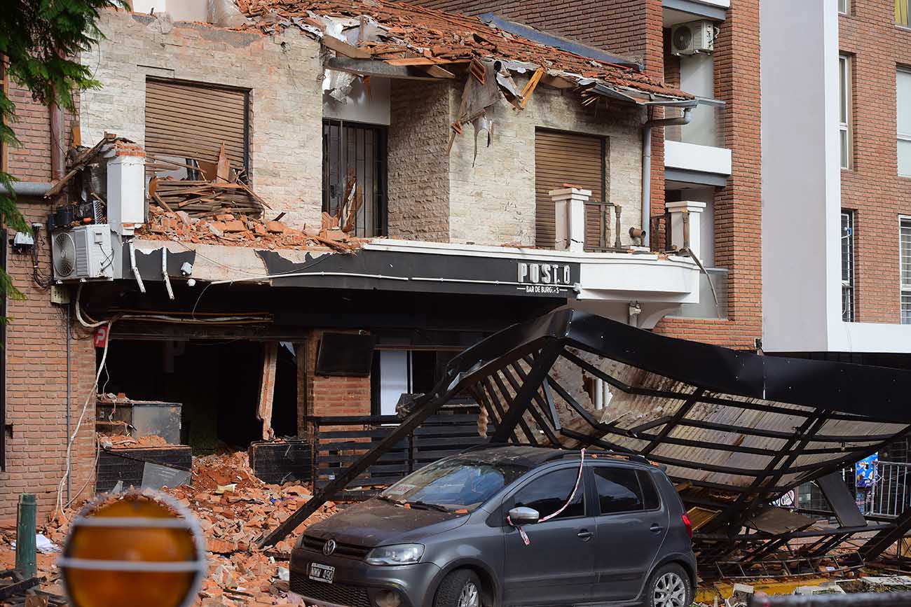 Tras el derrumbe fatal en Córdoba, los vecinos del barrio Güemes denunciaron saqueos: “Se llevaban cosas a mansalva”